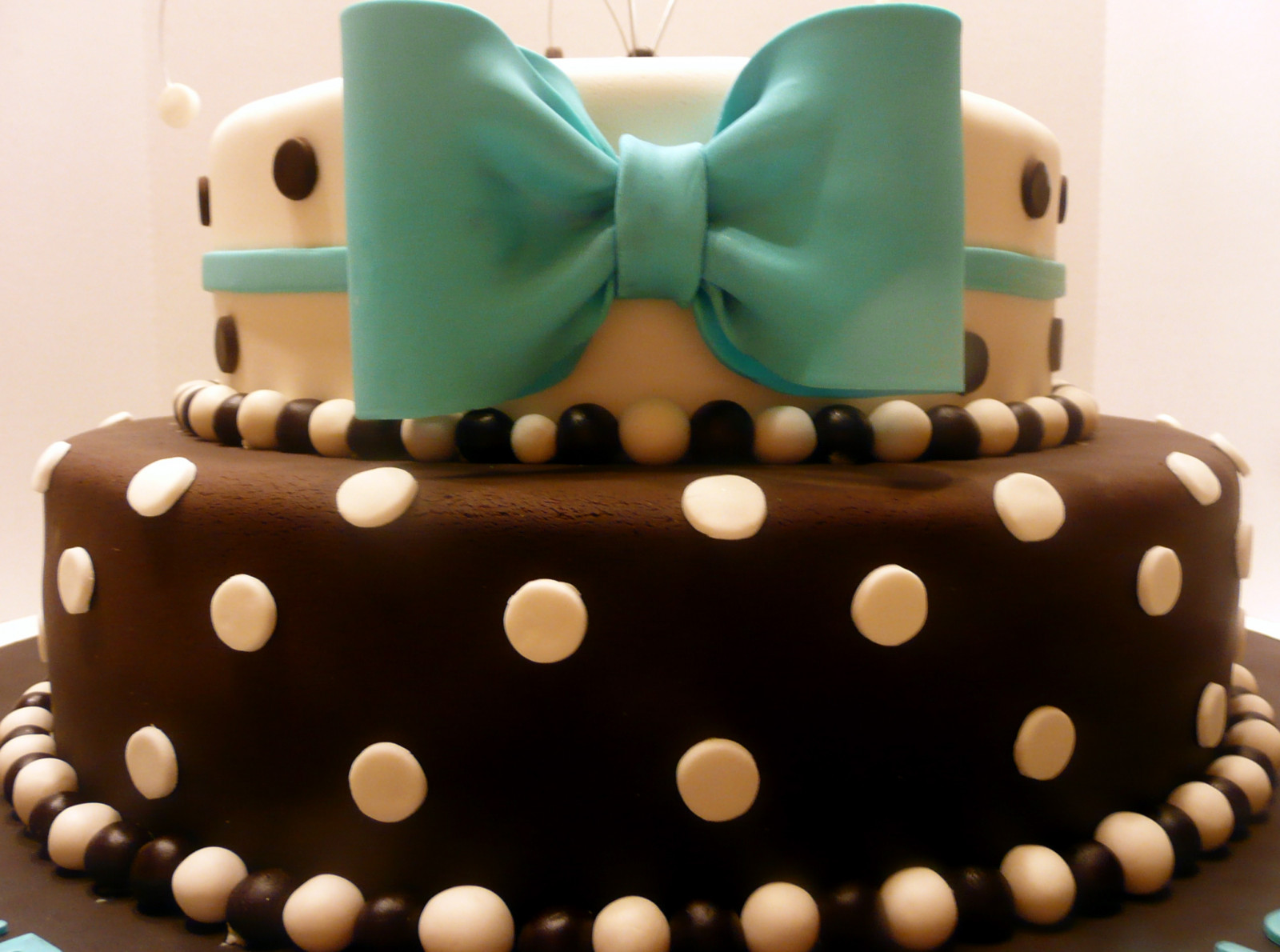 narozeniny, dort, čokoláda, tyrkysový, puntíky, luk, tečky, fondán, krémem, Gumpaste, Blueandbrown, Tyrkysová a růžová