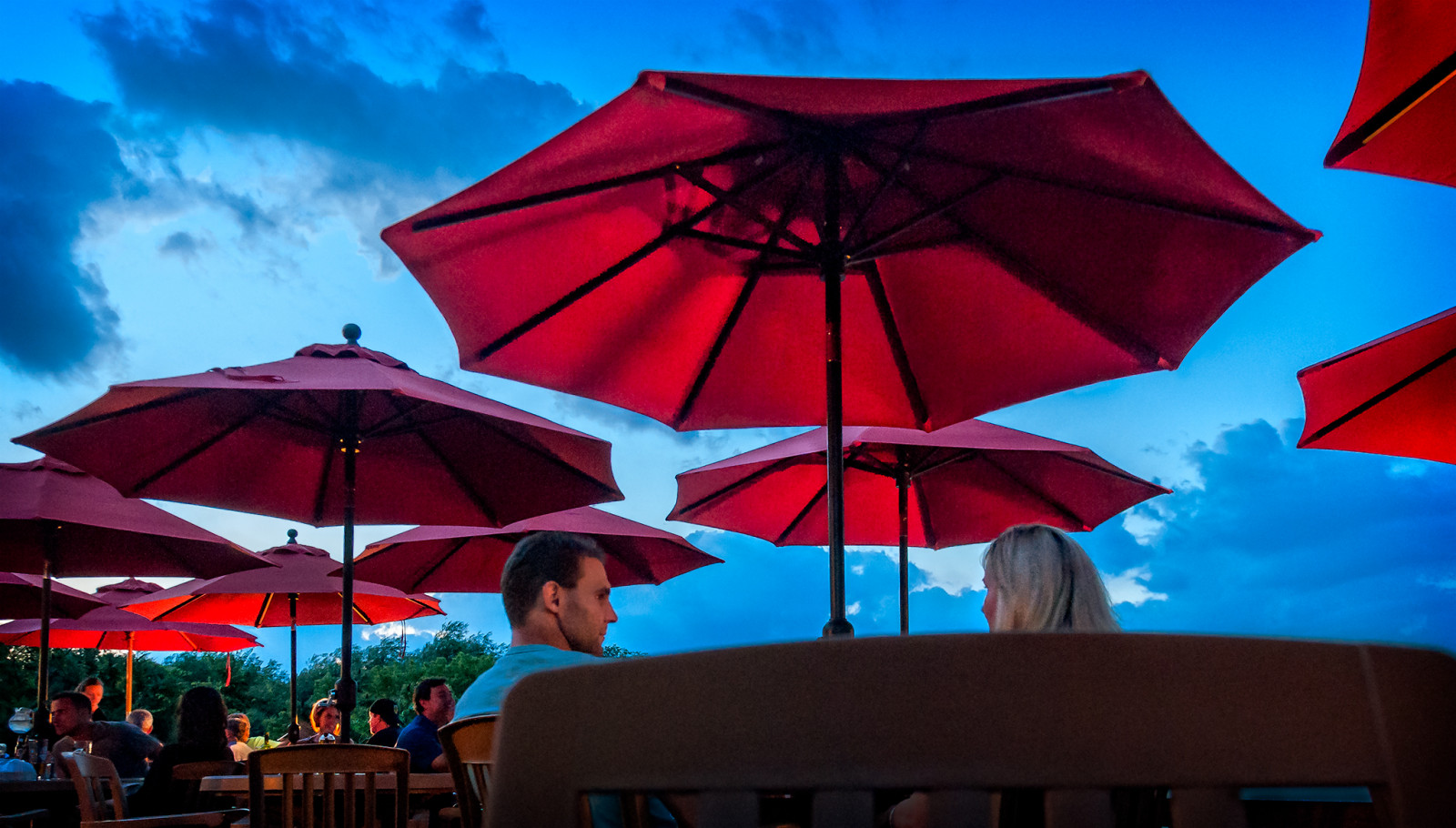 rodina, modrý, Červené, večeře, deštník, restaurace, Soumrak, pár, povídat si, patio, houští, konverzace, bluehour, večeřet