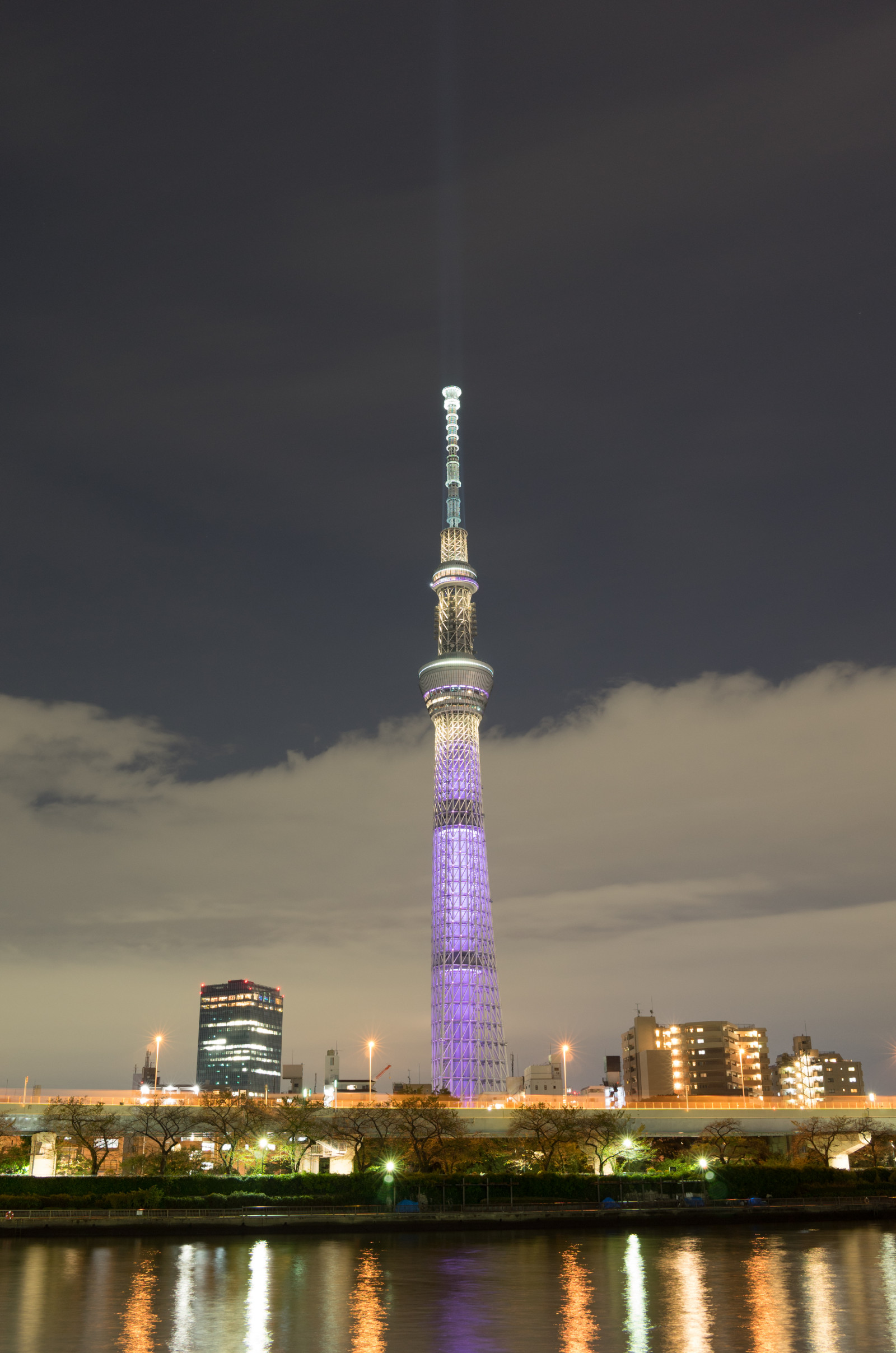 Japonsko, město, panoráma města, noc, architektura, odraz, panoráma, mrakodrap, věž, horizont, soumrak, Leica, Tokio, jp, Skytree, mrak, zakalený, osvětlené, osvětlení, CC, T, mezník, Tokyo Sky Tree, Miyabi, leicat, Summicron, CreativeCommons, summicron235, 235, Atmosféra Země, lidské osídlení