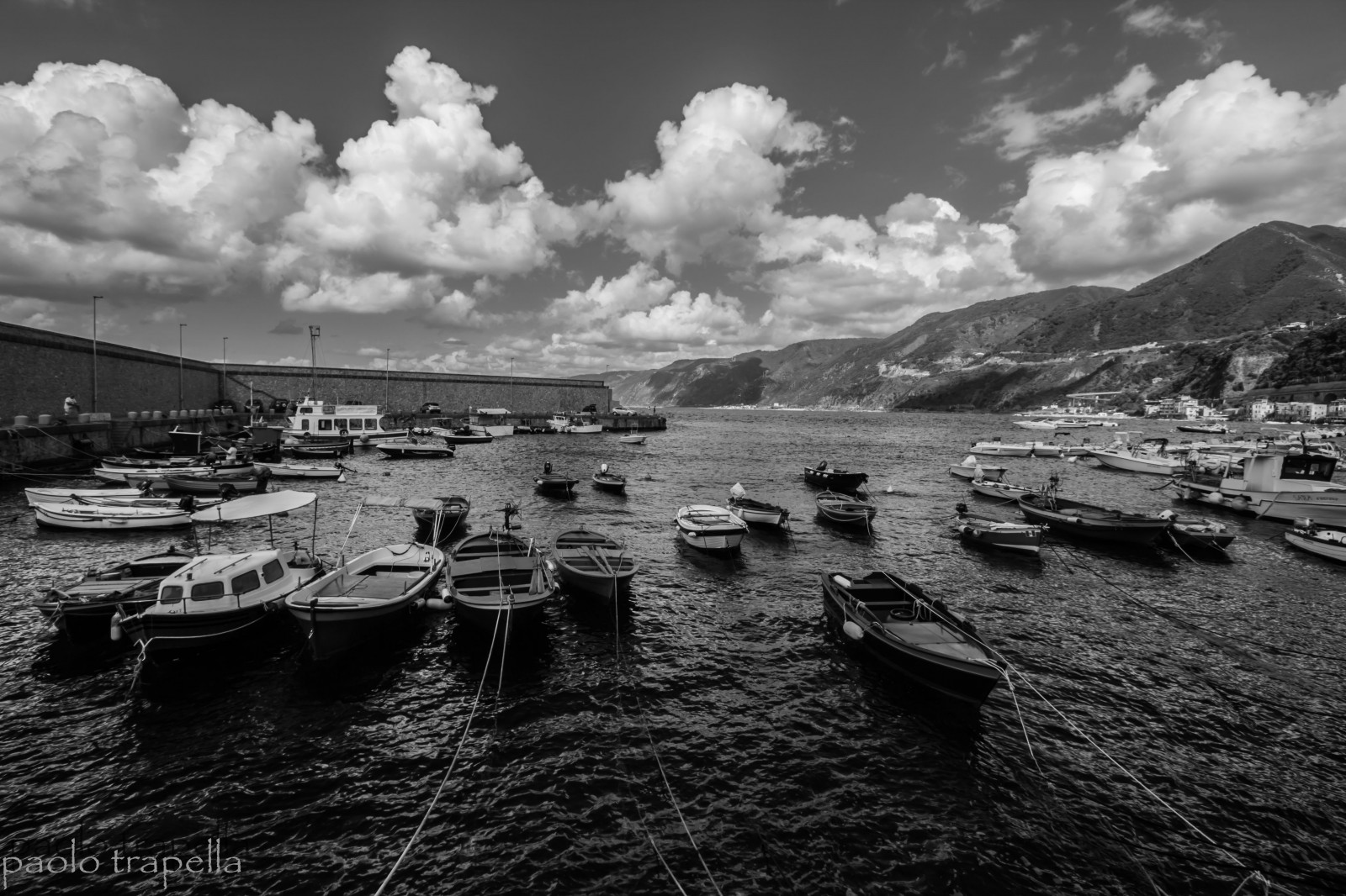 krajina, loď, černobílý, moře, jezero, voda, Příroda, odraz, nebe, fotografování, mraky, uklidnit, večer, řeka, horizont, atmosféra, Calabria, mrak, strom, tělesné, lodě, cielo, scilla, kobyla, bianco, nero, Barche, nuvole, jezero, Černý a bílý, monochromatické fotografování, tělo z vody, meteorologický jev