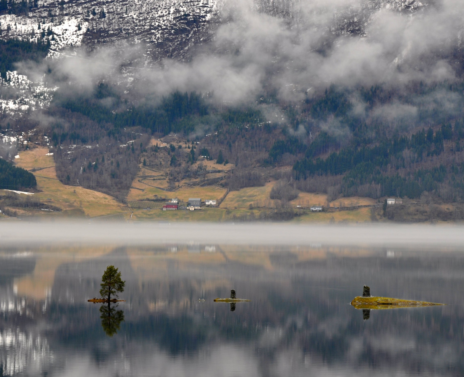 paesaggio, collina, lago, acqua, natura, riflessione, cielo, calma, Norvegia, mattina, nebbia, fiume, orizzonte, atmosfera, fiordo, distretto del Lago, nube, albero, nebbia, montagna, mygearandme, riflessi, serbatoio, mygearandmepremium, mygearandmebronze, mygearandmesilver, mygearandmegold, 1001nights, flickrstruereflection1, flickrstruereflection2, mygearandmeplatinum, mygearandmediamond, rememberthatmomentlevel1, rememberthatmomentlevel2, flickrstruereflection3, flickrstruereflection4, giorno, norge, montanaro, magiccity, Ystenes, martinystenes, lago, atmosfera della terra, fotografia aerea, fenomeno meteorologico, abbattere, insenatura, innsj, Nordfjord, Hornindal, Hornindalsvatnet, risorse idriche