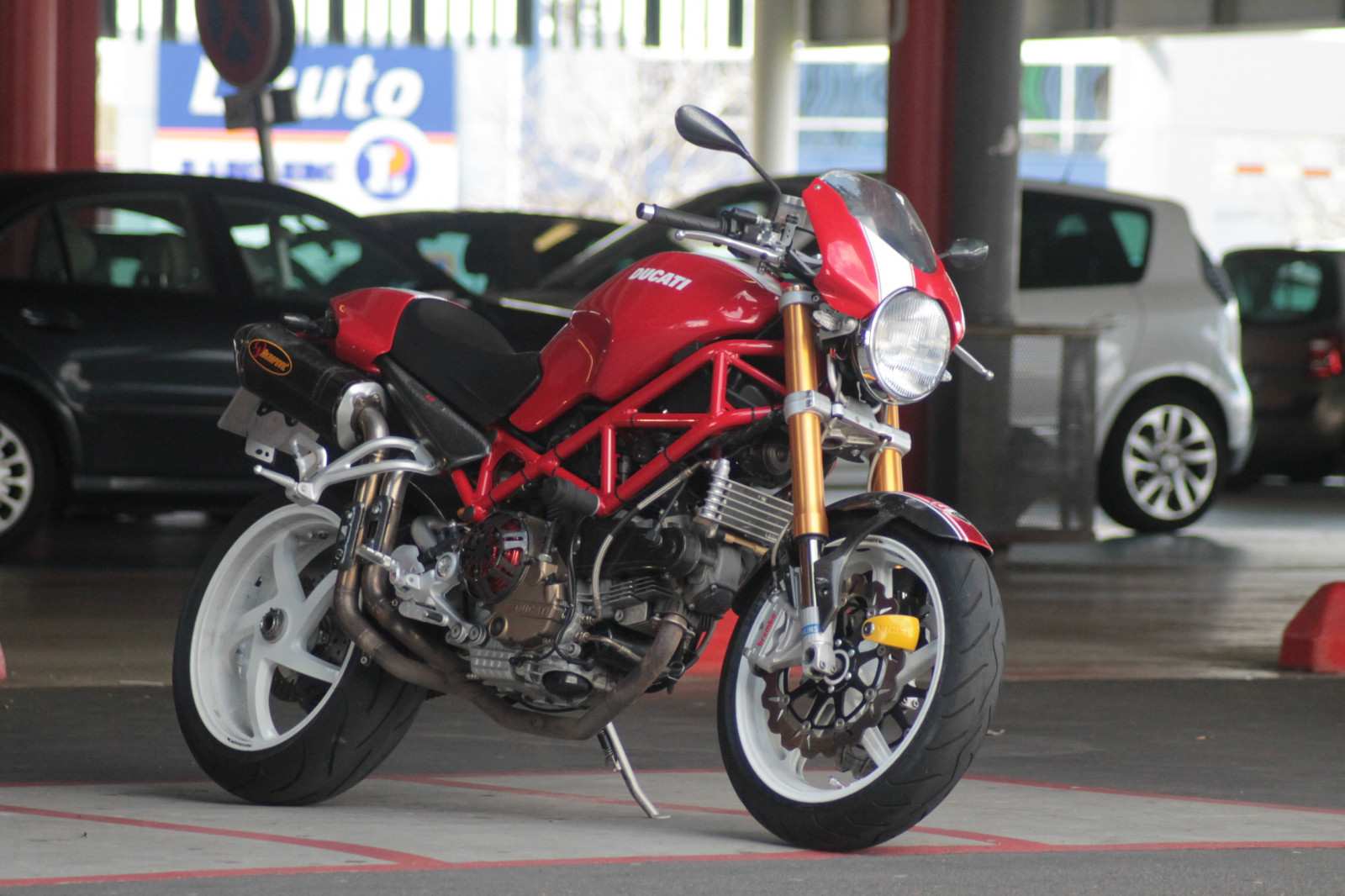 Francie, netvor, italština, centrum, parkoviště, motocykly, motorka, komerční, moto, transporty, Ducati, Blagnac, Leclerc, 2015, italienne, vehicule, Akrapovic
