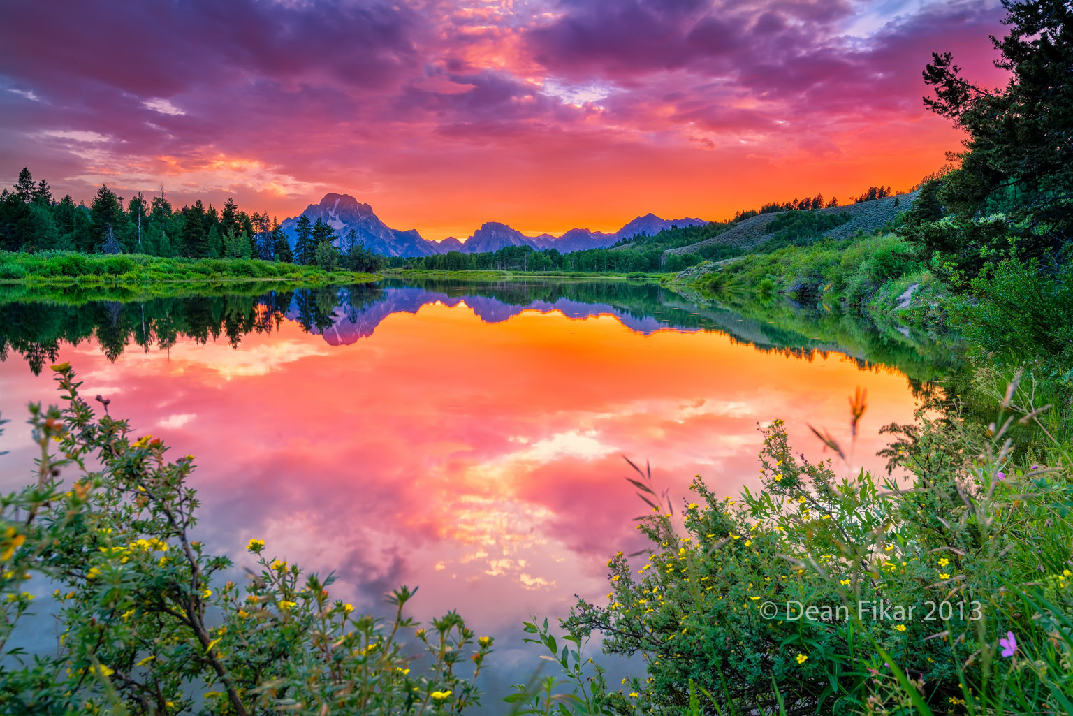odraz, Příroda, nebe, vegetace, přírodní rezervace, divočina, svítání, ráno, voda, mount scenérie, krajina, mokřadní, odlesk, divoká rostlina, nádrž, jezero, večer, atmosféra, banka, louka, slunečnímu záření, rybník, národní park, tráva, strom, vodní zdroje, svítání, mrak, řeka, počítač tapeta, vodní tok, červená obloha v dopoledních hodinách, pole, theatrical scenery, horizont, les, západ slunce