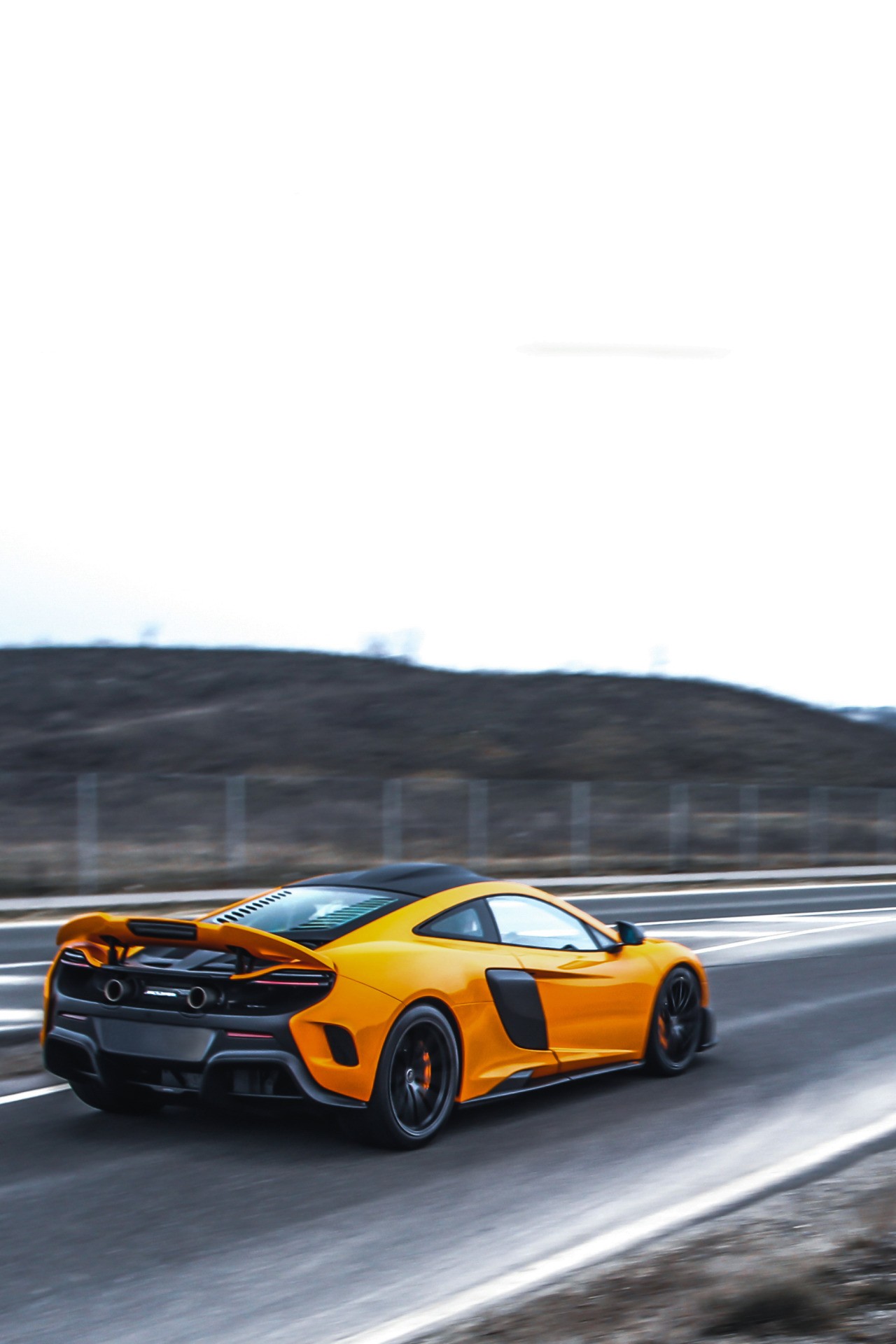 auto, vozidlo, Lamborghini, Lamborghini Aventador, sportovní auto, trasa, výkon auta, English auta, McLaren 675LT, kolo, superauto, pozemní vozidla, automobilového designu, automobilový exteriér, automobil make, model auta, luxusní vůz