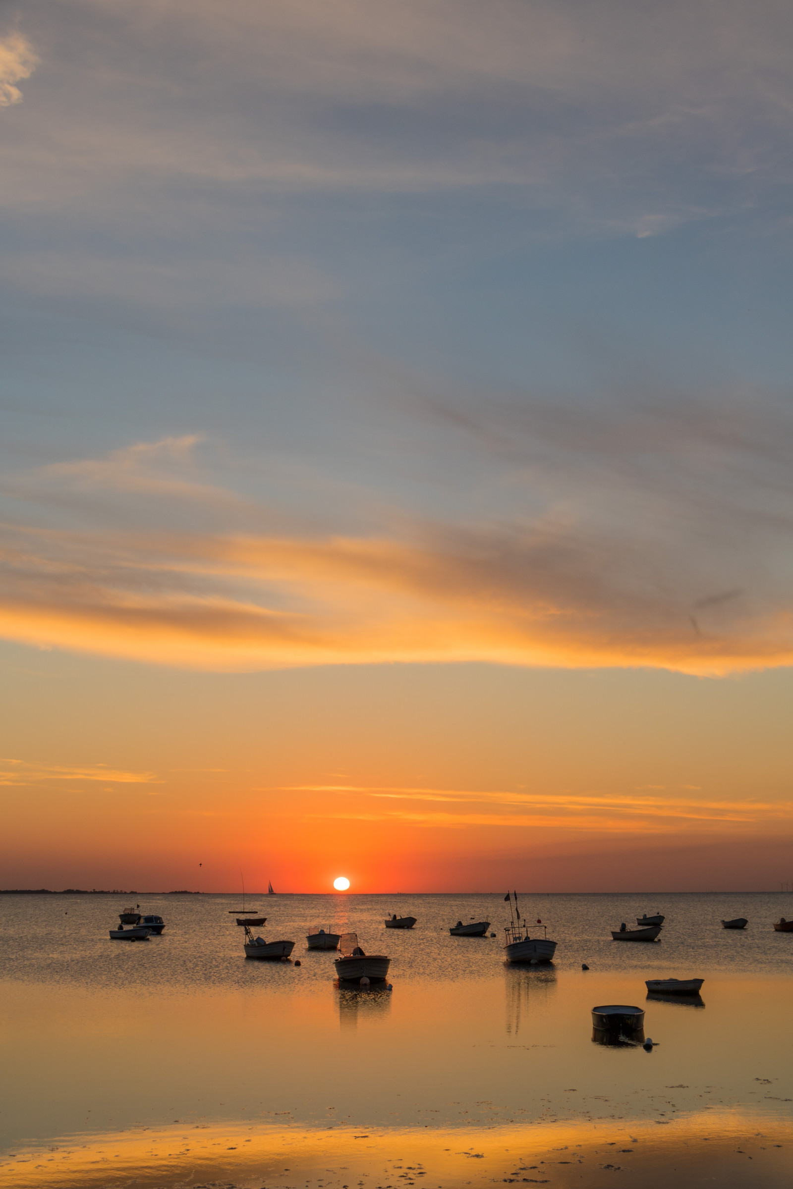 slunečnímu záření, loď, západ slunce, moře, voda, pobřeží, písek, odraz, nebe, pláž, svítání, večer, ráno, pobřeží, slunce, horizont, soumrak, slunce, mrak, svítání, oceán, zlatá hodina, vlna, nebe, solnedg ng, vatten, fiskehoddorna, hav, b t, moln, h llviken, exif modelu canoneos760d, geocountry, Kamera aby kánon, geocity, Model fotoaparátu canoneos760d, geostate, geolocation, EXIF čočka efs18200mmf3556is, exif aby kánon, EXIF isospeed 100, exif focallength 32mm, EXIF otvor 71, gyllenetimmen, odlesk