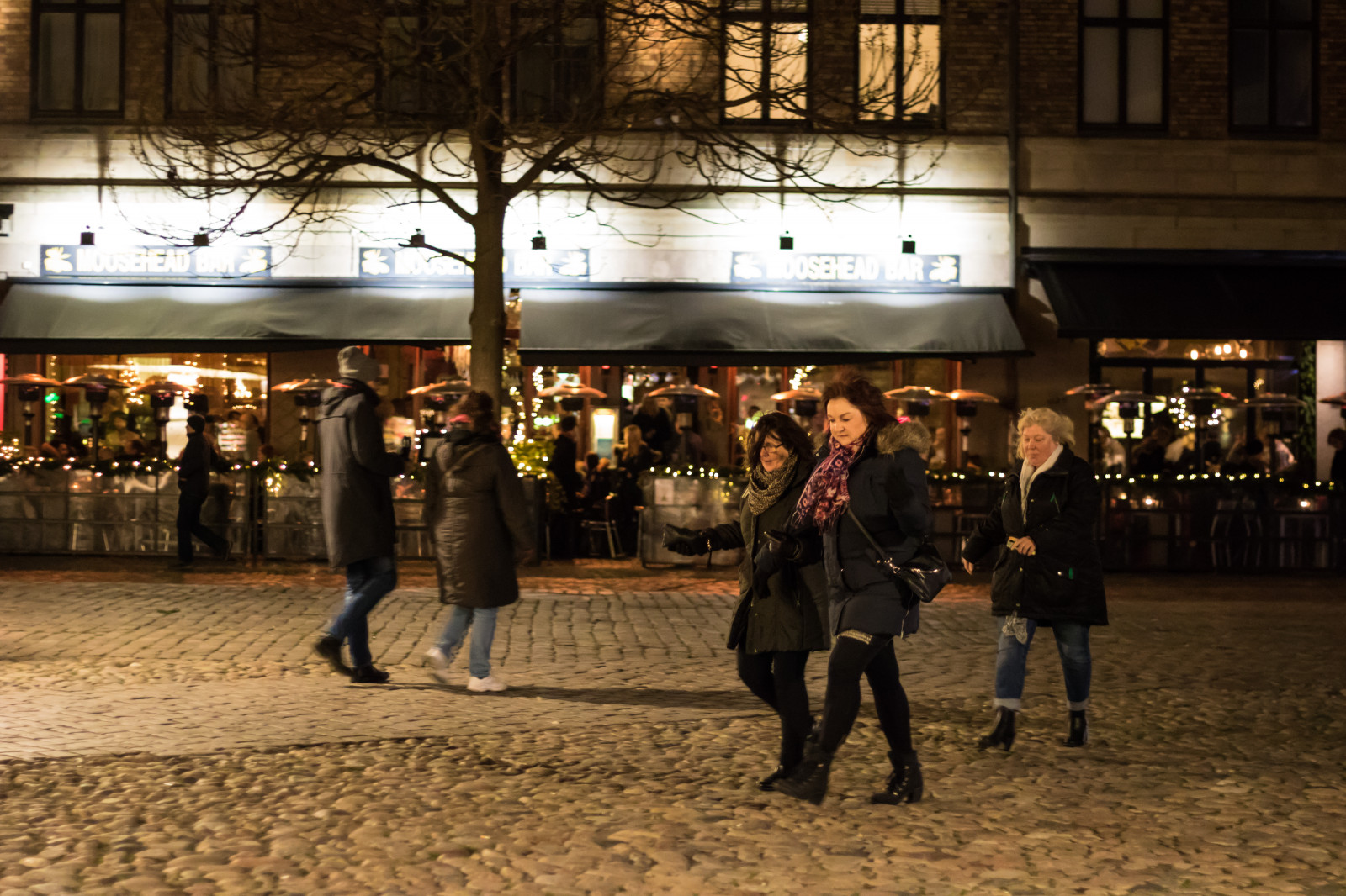 คน, ถนน, กลางคืน, ตอนเย็น, m nniska, มัลโม, Gatufoto, nightphotography, natt, ตอนกลางคืน, exif model canoneos760d, ประเทศธรณีวิทยา, กล้องทำให้ Canon, geocity, กล้องรุ่น canoneos760d, geostate, ตำแหน่งทางภูมิศาสตร์, exif ทำให้ canon, exif isospeed 2500, exif focallength 50 มม, เลนส์ Exif EF50mmf18stm, รูรับแสง exif 18, streetphotography, nattfotografering, ฝูงชน