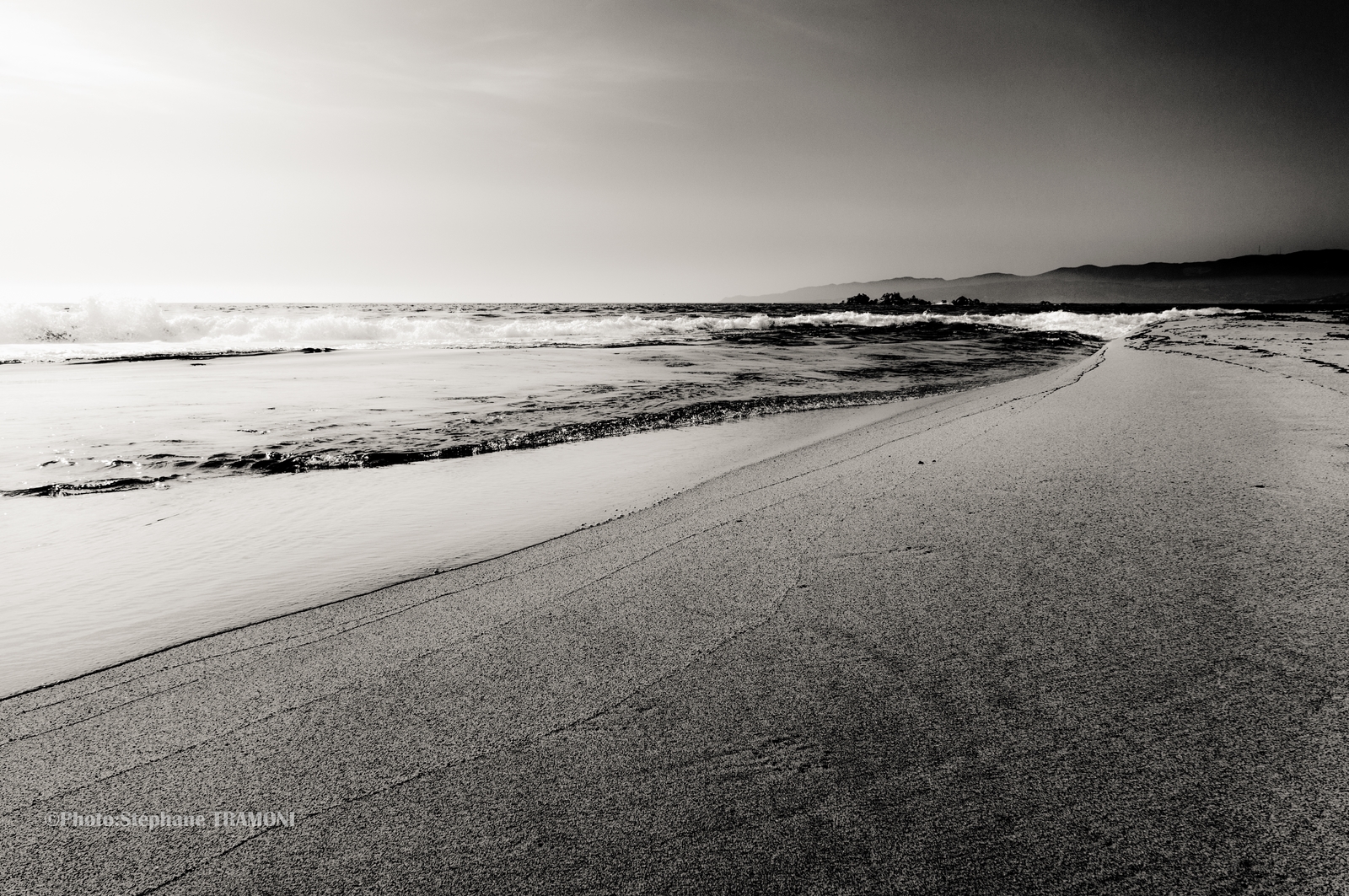 krajina, černobílý, moře, středozemský, voda, pobřeží, písek, nebe, fotografování, pláž, uklidnit, pobřeží, horizont, Francie, Korsika, Černý a bílý, mrak, tělesné, oceán, vlna, pobřeží, mar, playa, francia, slapy, corse, mer, plage, Propriano, noiretblanc, blancoynegro, biancoenero, sonynexf3, Černý a bílý, monochromatické fotografování, mediterraneo, mořská vlna, mělčina při ústí řeky, Středozemní moře, marmediterraneo, Corcega, Mediterranee, Valinco, mermediterranee, Sony1855, stock photography, coastal and oceanic landforms