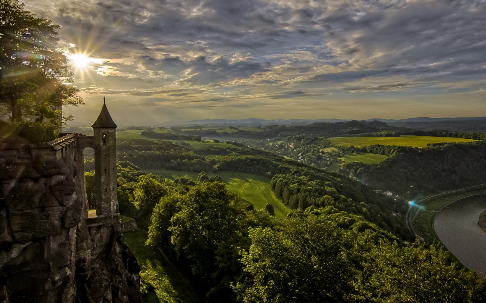 solljus, träd, landskap, skog, solnedgång, arkitektur, gammal, kulle, natur, reflexion, himmel, moln, kullar, kväll, morgon-, slott, torn, flod, Sol, solstrålar, schweiz, linssignalljus, ljus, moln, Berg, landsbygd, jordens atmosfär, flygfotografering, bergskedja