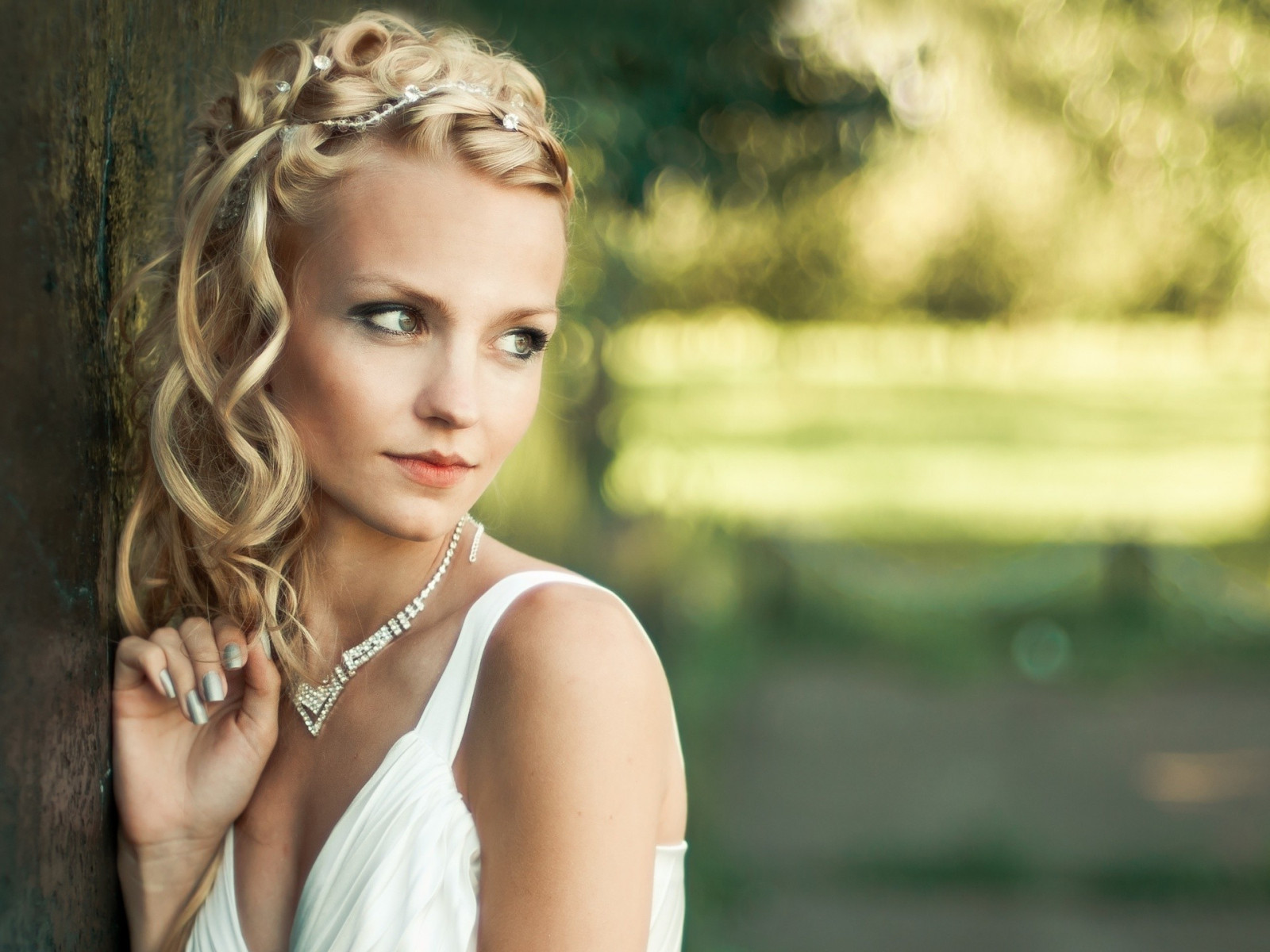 Gesicht, Wald, Frau, Modell-, Porträt, Augen, lange Haare, Fotografie, Kleid, Lippen, Mode, Haar, Frühling, Person, Haut, Supermodel, Mädchen, Schönheit, Auge, Frau, Braut, Foto, blond, Frisur, 1920x1440 px, Portraitfotografie, Fotoshooting, braune Haare