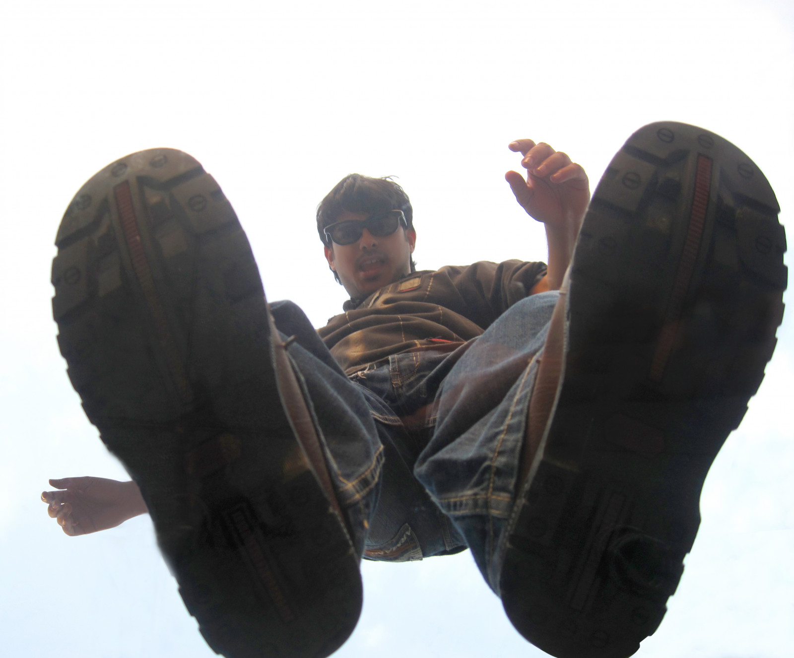 3D, brýle, nebe, nohy, stůl, modrý, letící, hnědý, Nikon, boty, leden, 2011, dva, chladný, přes, styl, uae, 2, šílený, střevíc, abu, outdoor boty, 30fav, dhabi, 20fav, 40fav, qanas, Rashed, Nohy, Courniche