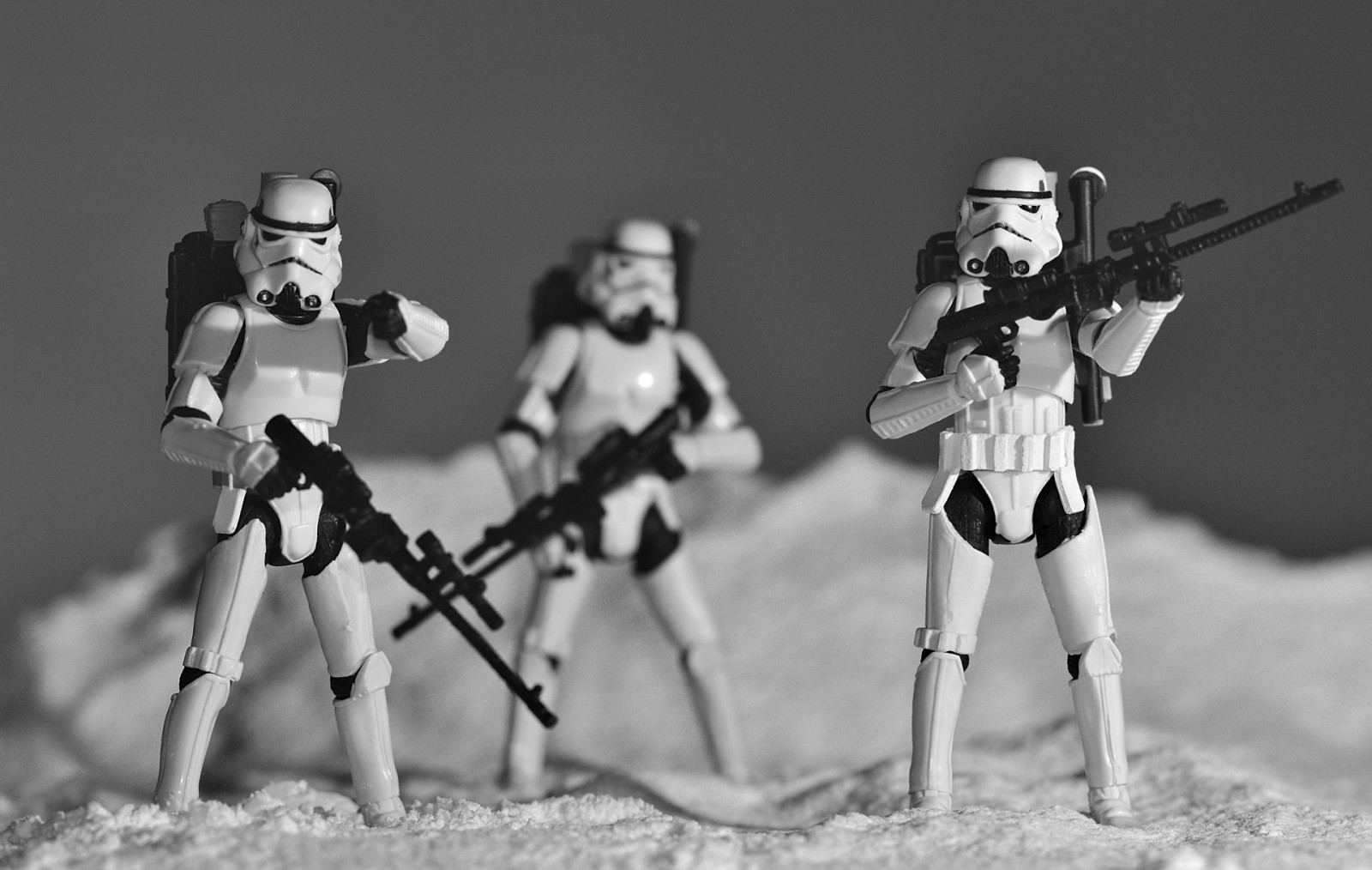 Schnee, zima, světlo, stín, Černý a bílý, tělesné, bílý, sníh, bouřka, Černá, detail, led, digitální, Kánon, Německo, temný, obří, de, Hračka, hračky, šťastný, deutschland, eos, smrt, hvězda, licht, hvězdné války, fantastický, poušť, d, stormtroopers, Jahreszeiten, 85mm, stormtrooper, Císařský, SW, natáčení, války, badlands, USM, f18, Schwarzweiss, Pusté, weiss, Schatten, ef, schwarz, Dunkel, w ste, HASBRO, sám, Hoth, pustina, sterne, einsam, sch rfentiefe, Waffe, Sturm, vorne, Blass, Ein de, Dland, óda, aufgabe, strobist, geringesch rfentiefe, Ttigt, happyshooting, hsbilderflut, canoneos60d, starwarstrooper, eos60d, goldfocus