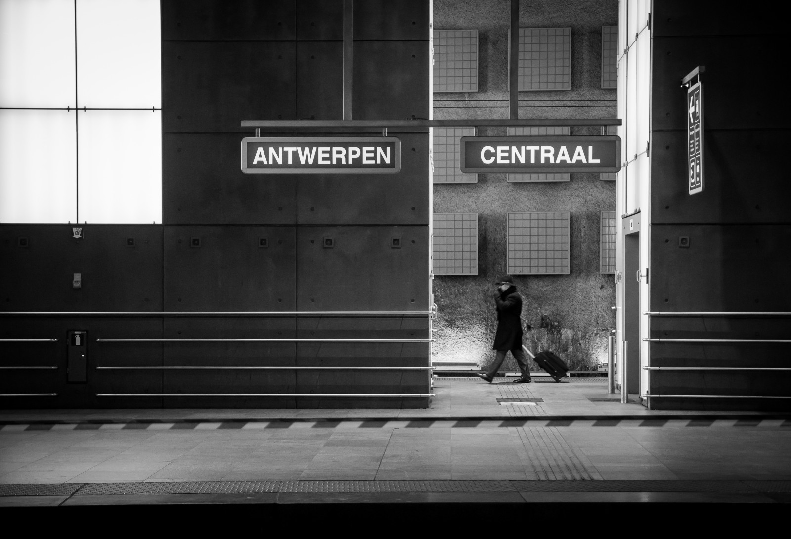 svět, ulice, Fotoaparát, město, cestovat, portrét, městský, Černý a bílý, tělesné, bílý, Černá, Salzburg, černobílý, složení, vlak, 35MM, náměstí, objektiv, lumix, 50mm, primární, Osterreich, flickr, momenty, fotografie, tváře, Tomáš, upřímný, tvořivý, prostý lid, průzkumník, Olympus, scéna, prasknutí, nejlepší, Panasonic, prozkoumat, vlakové nádraží, squareformat, 20mm, unposed, 45mm, Antwerpen, lidé, MFT, primelens, Antwerpencentraal, festbrennweite, photopgraphy, tomge, strassenfotografie, web |, GX7, streetphotopraphy, microfourthird, panasonicgx7, thomasgeiregger, geiregger