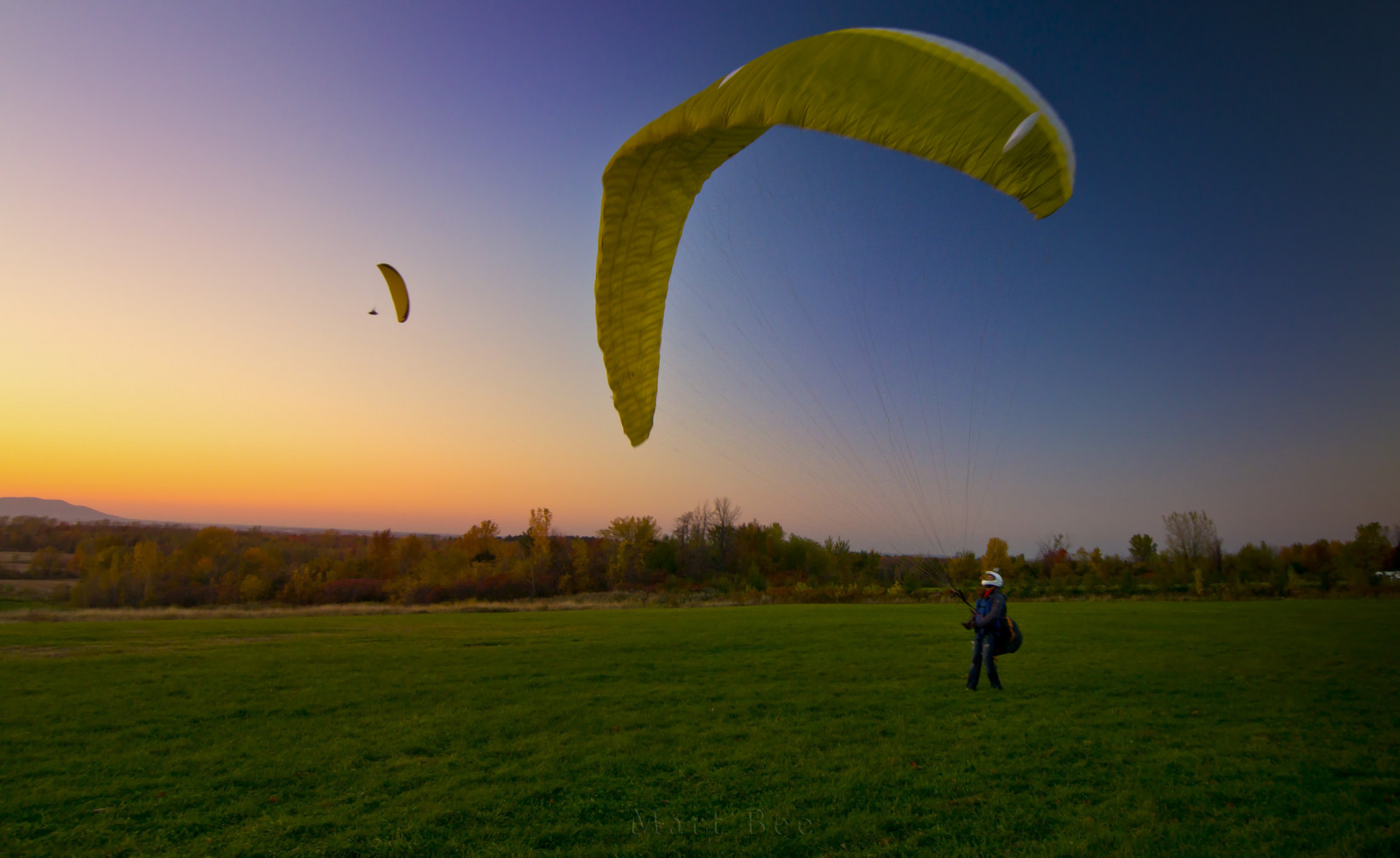 slunečnímu záření, krajina, kopec, tráva, nebe, pole, ráno, vítr, atmosféra, Kanada, Quebec, paragliding, mrak, strom, lučina, louka, padák, během dne, Atmosféra Země, parašutismus, Windsports, letecké sporty, A65, Wowfactor, Martbee