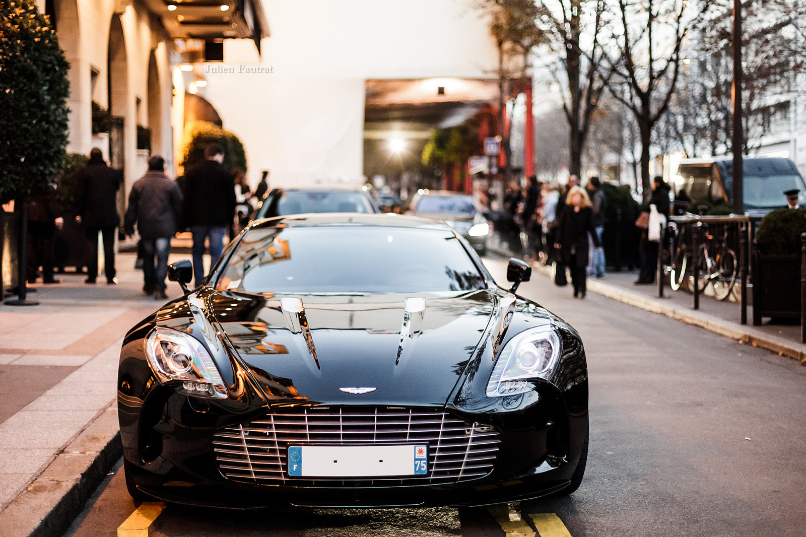 ulice, auto, budova, vozidlo, silnice, fotografování, Kánon, Francie, Evropa, Paříž, sportovní auto, Spojené království, Aston Martin DBS, voiture, výkon auta, Hypercar, Aston Martin DB9, MK2, Aston Martin Vanquish, Aston Martin Vantage, Aston Martin One 77, Pouto, 50mm, 5 d, označit, ii, f18, MKII, mk, kolo, sen, auto, automobil, aston, Martin, superauto, eos, markii, momentka, Mark2, James, worldcars, automotive, edice, omezený, Reve, one77, pozemní vozidla, automobilového designu, luxusní vůz, městské auto, světlomet, aston martin dbs v12, Aston Martin V8 Vantage 2005, aston martin rapide, konečný, 177, Poslední, Cohce, automotive wheel system