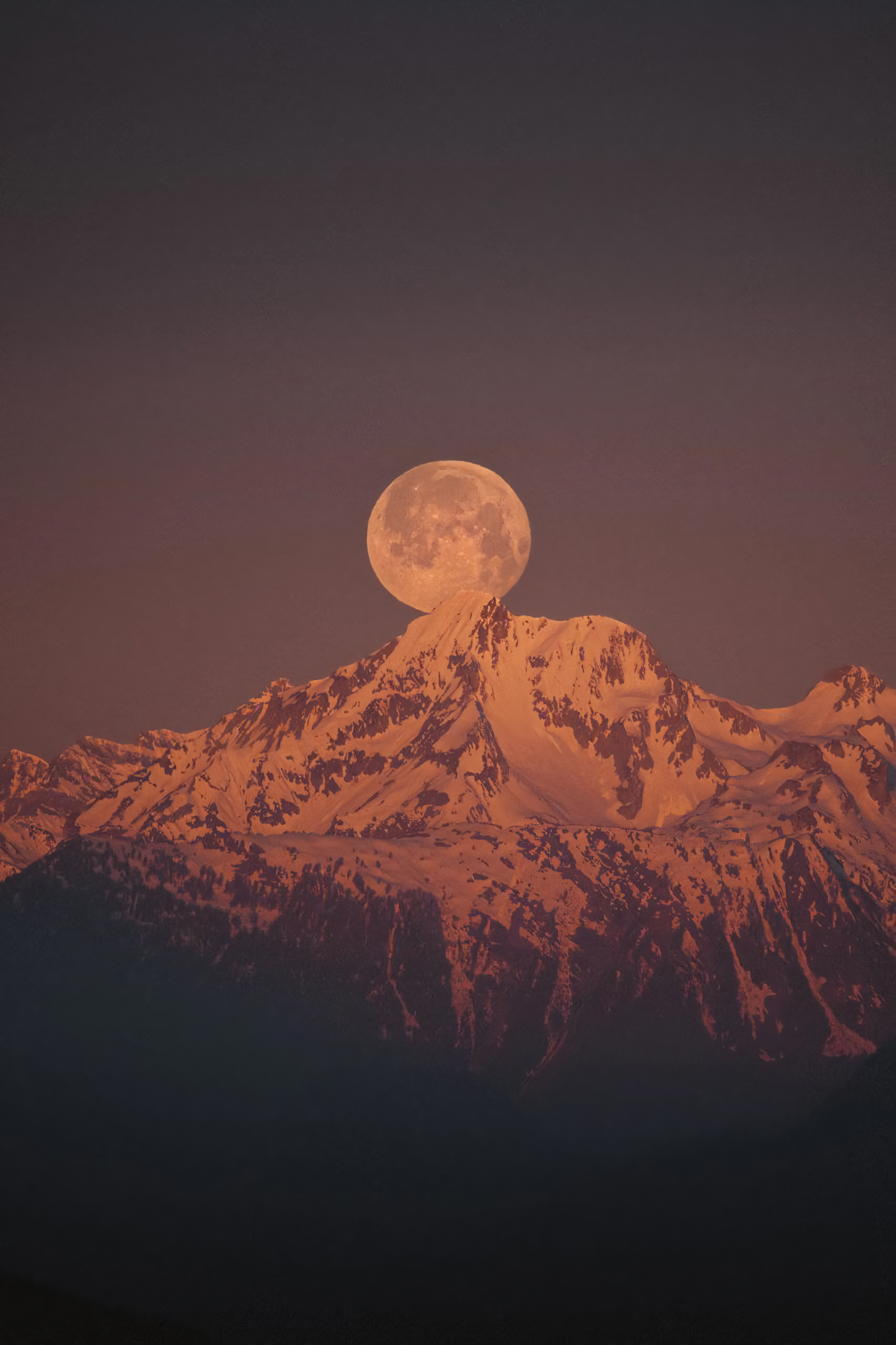 hory, zasněžený vrchol, úplněk