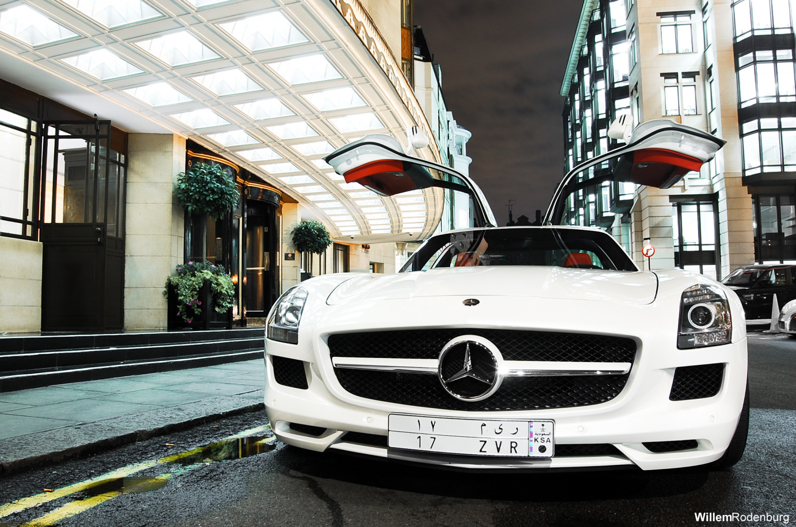 London, hvid, Photoshop, gade, nat, bil, bygning, vinger, køretøj, vej, gul, hætte, Mercedes Benz, grå, Nikon, Kongerige, projektører, sportsvogn, Ferrari, UK, fælge, Mercedes Benz SLS AMG, F430, Lightroom, ydeevne bil, Sedan, 430, bremser, 300, Benz, lang, åben, l, forenet, f, hjul, 3, SL, blanc, kant, superbil, mercedes, s, D40, 1855, døre, shots, Det Forenede Kongerige, Mercedes-Benz, gullwing, sls, Scuderia, Londen, Dorchester, Vid, jord køretøj, bildesign, automotive exterior, luksus køretøj, kofanger, kompakt bil, motor køretøj, personlig luksus bil, bybil, nightshots, picasa, willem, Rodenburg, automotive wheel system