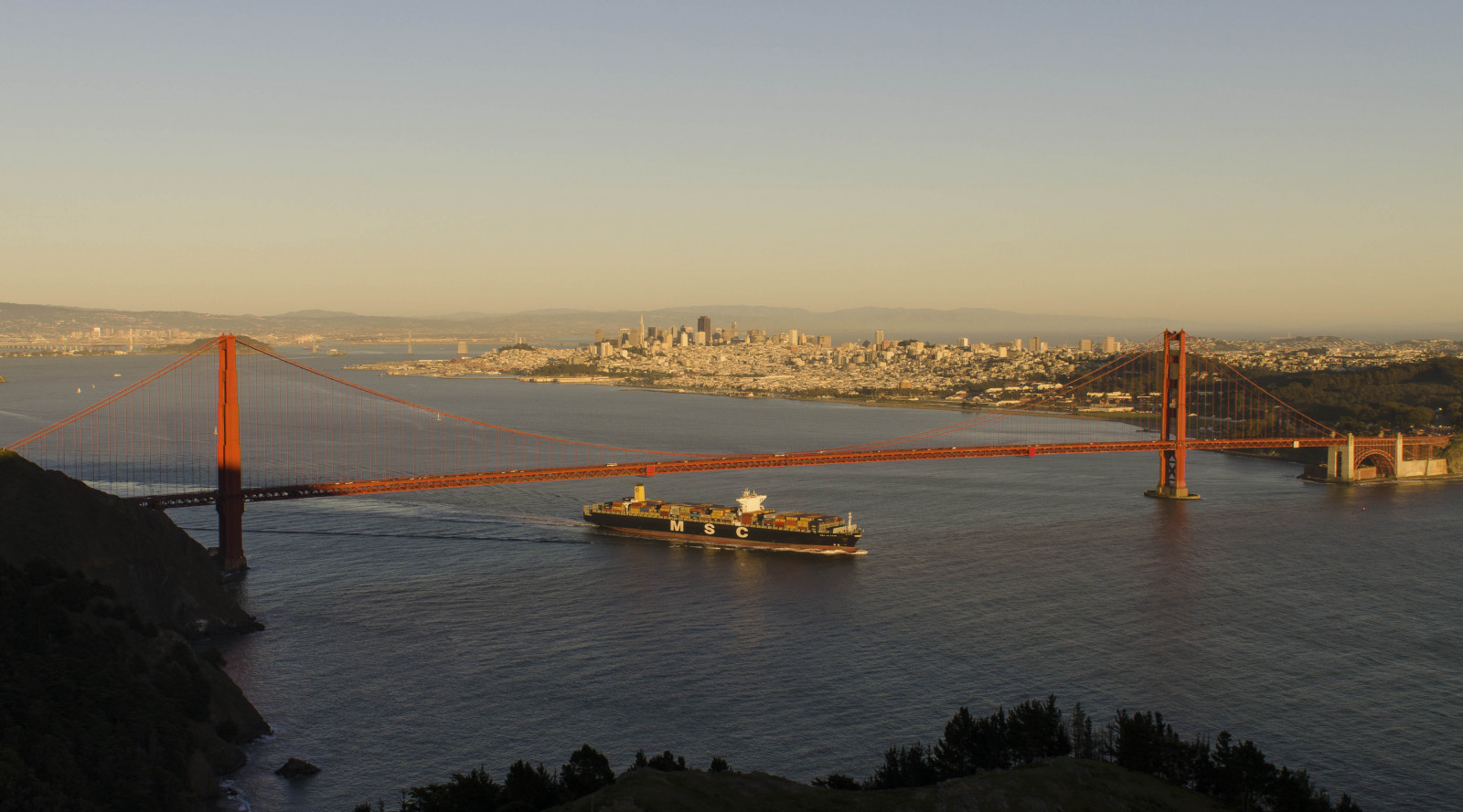 nave, tramonto, mare, città, baia, lago, riflessione, veicolo, Alba, sera, mattina, costa, ponte, fiume, porto, Stati Uniti d'America, soleggiato, bacino, crepuscolo, spedizione, contenitori, occidentale, contenitore, monumento, San, icona, Pacifico, ovest, d'oro, giorno, la zona, contea, alba, oceano, chiaro, cancello, Francisco, di, mezzi di trasporto, msc, serbatoio, globale, ricreazione, destinazione, marin, nrpad