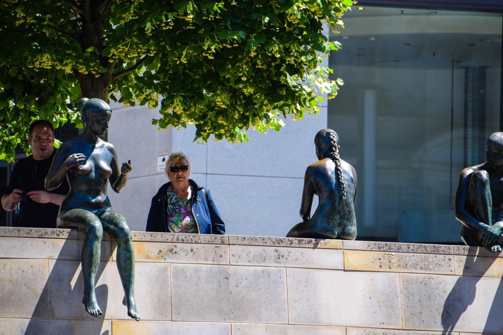 lidé, město, ulice, silnice, Německo, socha, letní, život, Berlín, pěší, venkovní, de, Street View, euorpe, Německo, deutschland, restaurace, flám, stretlife, spreepromenade, spandauerstrase, aquadomsealifeberlin, berlinsspreeriverbronzes, hreegirlsandaboy, urban area