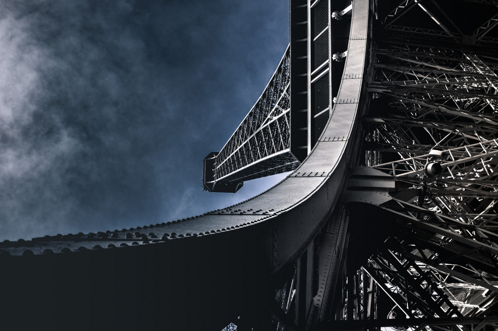 nero, monocromo, paesaggio urbano, notte, riflessione, fotografia, nuvole, grattacielo, ponte, metallo, Parigi, Torre Eiffel, leggero, forma, linea, oscurità, sfondo del computer, bianco e nero, fotografia in bianco e nero