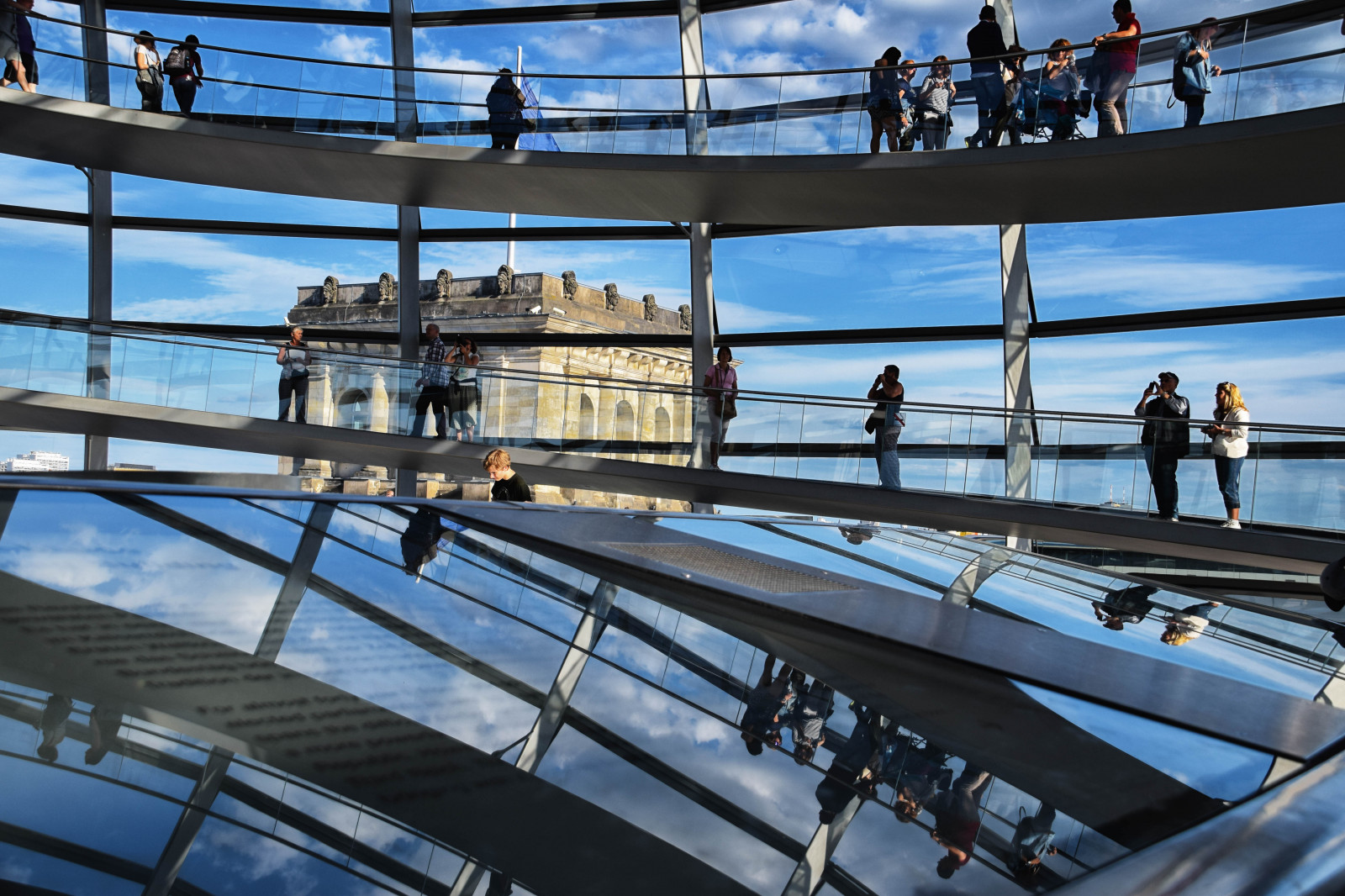 loď, město, panoráma města, architektura, voda, odraz, vozidlo, modrý, Německo, sklenka, Evropa, dok, stadión, jachta, Berlín, kupole, struktura, Marina, světlo, Glas, venkovní, cityview, de, parlament, Německo, Bundestag, Sněmovna reprezentantů, thedome, insidethedome, reichstagdome, friedrichebertplatz, thenationalparliamentofthefederalrepublicofgermany, sportovní dějiště