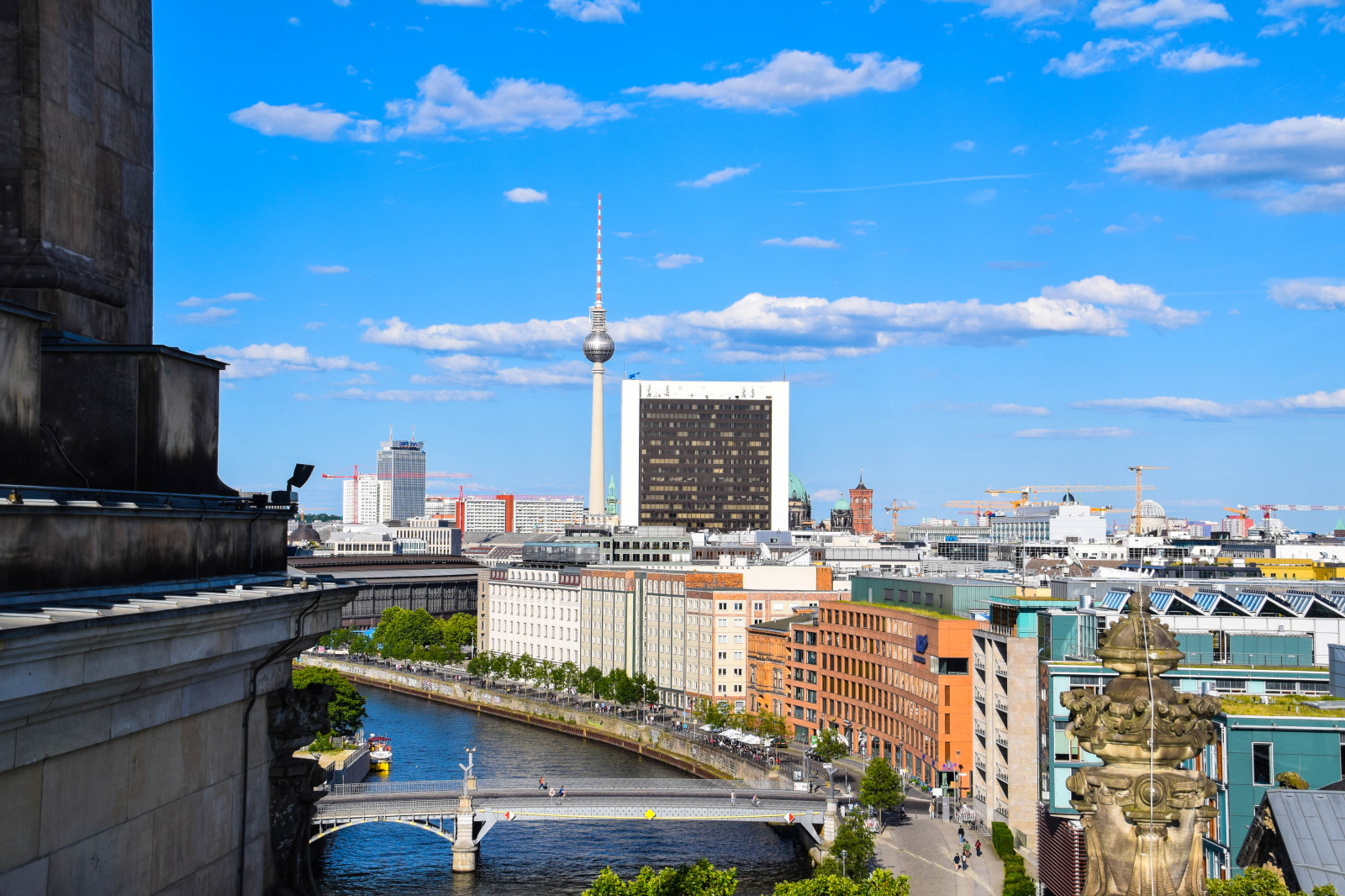 město, panoráma města, architektura, panoráma, mrakodrap, Německo, sklenka, město, Evropa, Berlín, kupole, světlo, Glas, centrum, venkovní, cityview, de, parlament, Německo, Bundestag, Sněmovna reprezentantů, thedome, insidethedome, reichstagdome, friedrichebertplatz, thenationalparliamentofthefederalrepublicofgermany, mezník, urban area, vodní, Metropolitní oblast, lidské osídlení, panelový dům