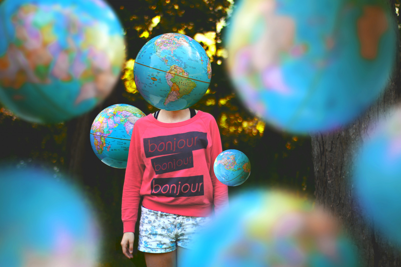 slunečnímu záření, jídlo, portrét, moře, šortky, Země, nadreálný, modrý, zeměkoule, život, Hračka, francouzština, země, květinový, hrát si, barva, oceán, les, já, náladový, podivný, surrealismus, týdny, 52, zvláštní, mikina, provinciální, bonjour