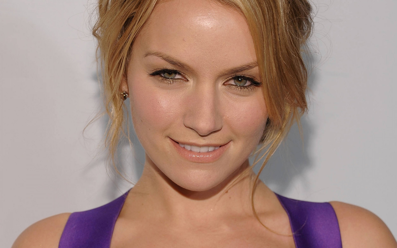 tvář, model, dlouhé vlasy, usmívající se, černé vlasy, móda, vlasy, pusa, nos, kůže, hlava, supermodelka, krása, oko, dívej se, ret, blond, účes, tvář, brada, hnědé vlasy, obočí, orgán, zblízka, vrstvené vlasy, blond vlasy, becki newton