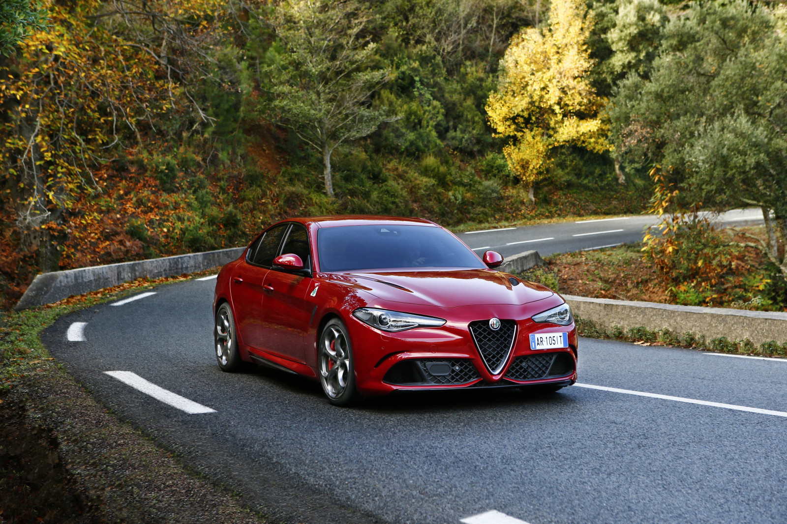 Auto, Fahrzeug, Sportwagen, Alfa Romeo, Leistungsauto, Limousine, Netcarshow, Netcar, Auto Bilder, Auto Foto, 2016, Giulia Quadrifoglio, Rad, Supercar, Landfahrzeug, Automobil-Design, Automotive außen, Automobil machen, Luxusfahrzeug, Familienwagen, Exekutivwagen, Sport-Limousine, Mittleres Auto