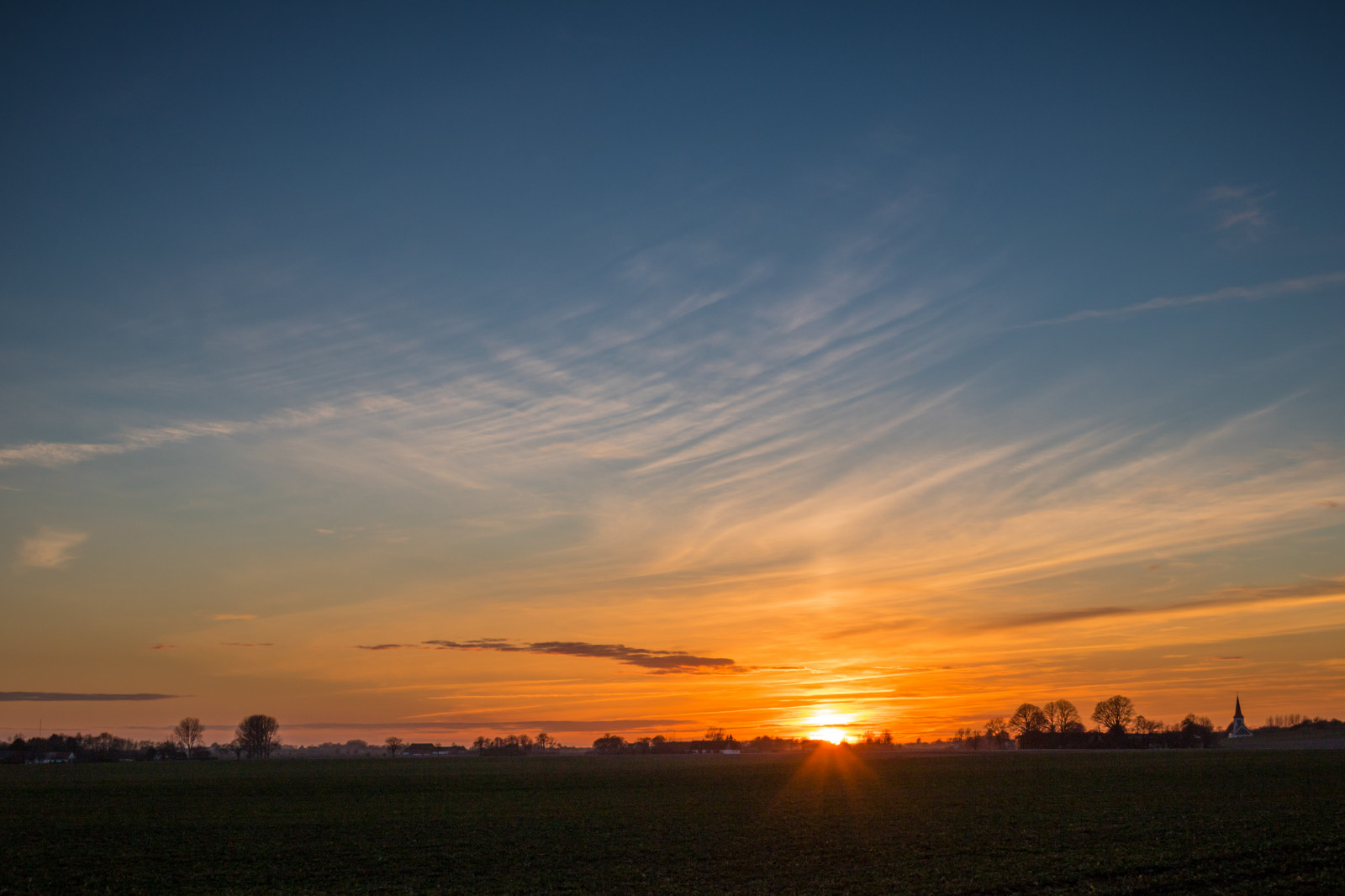 แสงแดด, แนวนอน, พระอาทิตย์ตก, ท้องฟ้า, ฟิลด์, ภาพเงา, พระอาทิตย์ขึ้น, ตอนเย็น, เช้า, ดวงอาทิตย์, ขอบฟ้า, บรรยากาศ, พลบค่ำ, เมฆ, รุ่งอรุณ, himmel, solnedg ng, Siluett, ชนบท, ลินคอล์น, landsbygd, landskap, ที่ราบ, ทุ่งหญ้า, สายัณห์, ท้องฟ้าสีแดงตอนเช้า