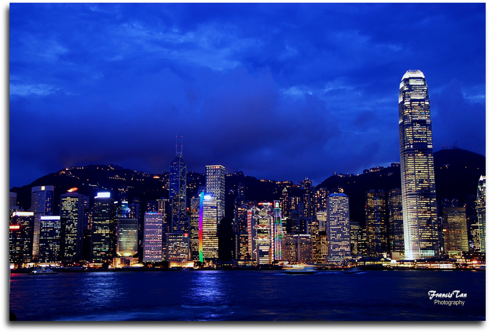 แนวนอน, ไฟ, เมือง, cityscape, กลางคืน, จีน, อาคาร, การสะท้อน, ท้องฟ้า, เส้นขอบฟ้า, ตึกระฟ้า, สีน้ำเงิน, ตอนเย็น, หอคอย, พลบค่ำ, มหานคร, วันหยุด, สนธยา, ความยาวนาน, ตัวเมือง, ท่าเรือ, แสงไฟของเมือง, สถานที่สำคัญ, ฮ่องกง, กลางวัน, travelphoto, เขตเมือง, วอลล์เปเปอร์คอมพิวเตอร์, ปริมณฑล, หอบล็อก, slowshutterspeed, victoriaharbour, Fongetz, ฝรั่งเศส, sar, โจว