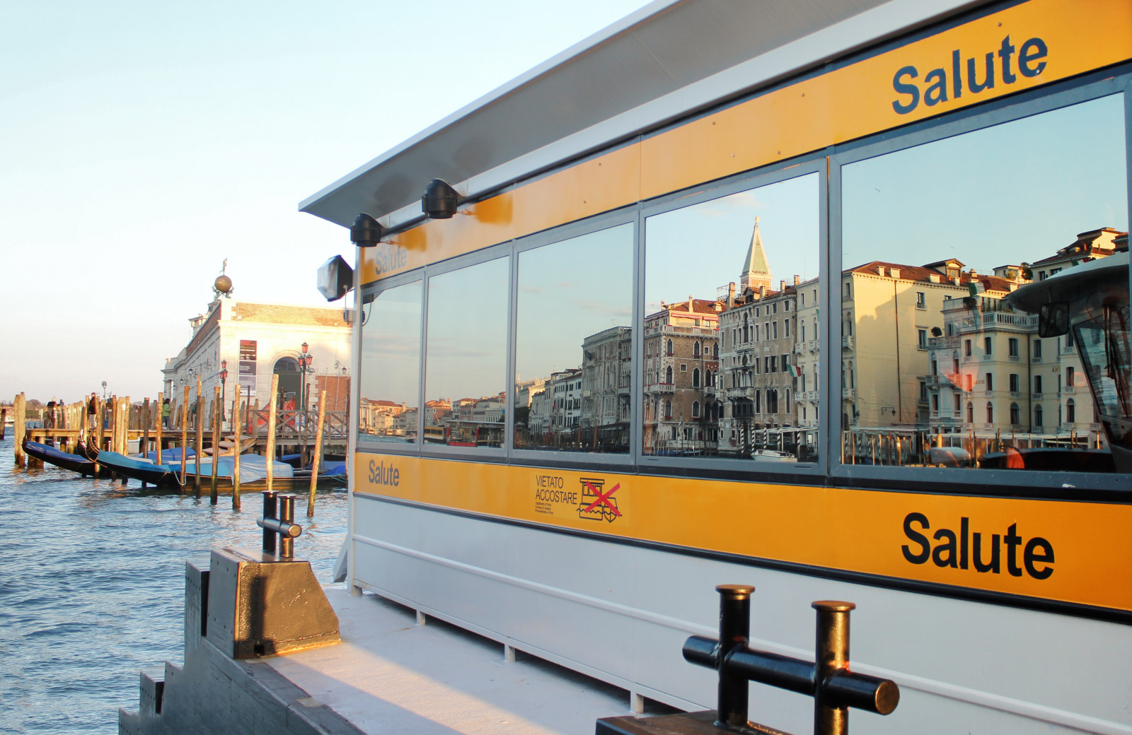 město, originál, Benátky, tapeta na zeď, Itálie, barva, barva, voda, stanice, žlutý, žlutá, odrazy, zrcadlo, loď, kanál, agua, Italia, Barco, loď, veřejná doprava, venkovní, pohlednice, pozdrav, amarillo, reflet, stop, CreativeCommons, Espejo, Reflejo, vozidlo, poštovní, Miroir, bateau, 2D, venise, Venecia, Venezia, reflets, couleur, kandovaný, reflejos, Vaporetto, vehicule, vehiculo, veneto, cartepostale, Fondodepantalla, ccby, Freepictures, Openlicense, Freeculturalworks, Carloszgz, Cmstoolsphotoring, Myfavnew