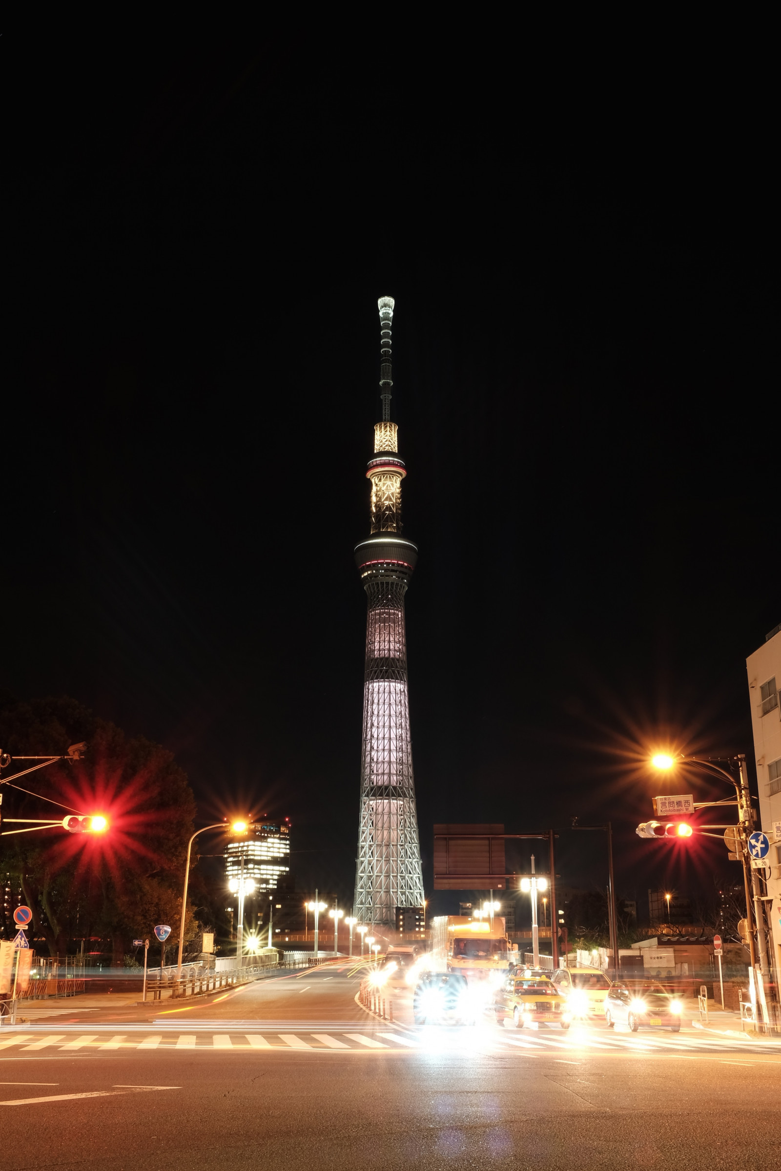 pouliční osvětlení, město, panoráma města, noc, architektura, mrakodrap, večer, věž, noční scéna, Tokio, Fujifilm, Skytree, světlo, centrum, noční výhled, osvětlení, Fujinon, mezník, Tokyo Sky Tree, x, whitechocolat, čisté nebe, x100t