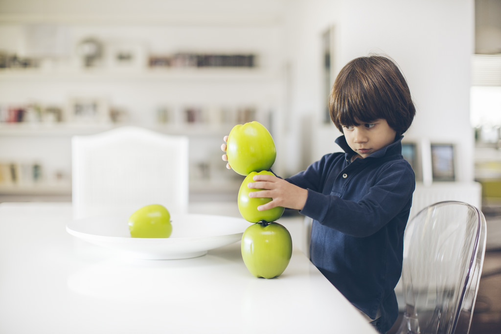 uomini, persone, bionda, natura, brunetta, amore, camera, seduta, Internet, tavolo, divano, sorridente, casa, verde, giallo, in casa, Marrone, rilassante, capelli, tecnologia, elettronico, contento, fare surf, felicità, caucasico, famiglia, giocare, leggero, albero, bambino, uno, Due, carina, infanzia, anni, insieme, giovane, divano, vita, casa, adulto, appartamento, ragazzi, Insieme, connessione, con, attraente, genitore, allegro, confortevole, figlio, Etnia, casuale, equilibrio, papà, adolescenziale, controllo, pc, bello, soggiorno, utilizzando, apprendimento, senza fili, domicilio, domestico, touch screen, accogliente, dimora, touchpad