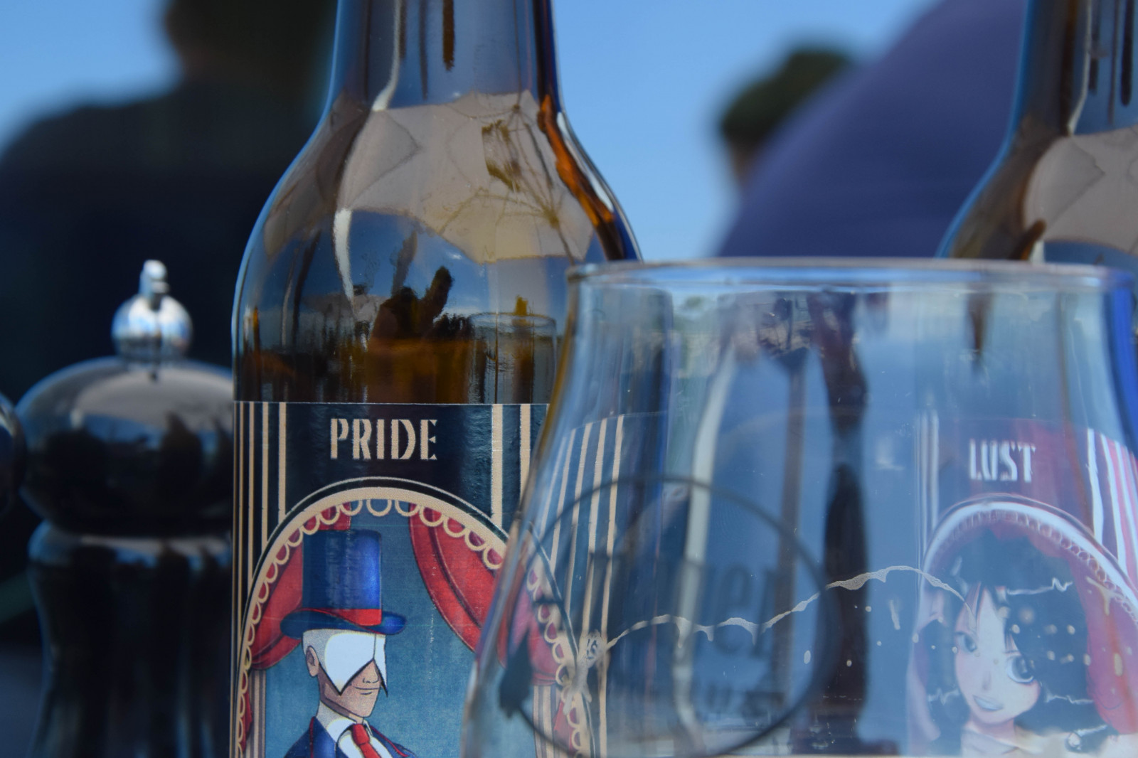 víno, modrý, napít se, sklenka, pivo, alkohol, hospoda, Dánsko, Chtíč, hrdost, Kodaň, láhev, pivovar, cAF, amagerbryghus, Restad, Amager, vestamager, 8tallet, alkoholický nápoj, Sklenice