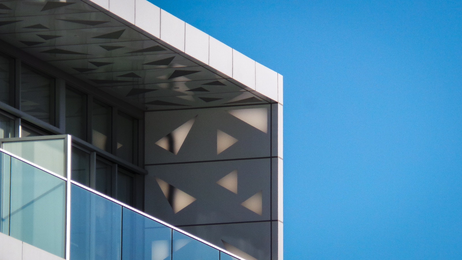 budova, architektura, nebe, struktura, během dne, fasáda, komerční budovy, denní osvětlení, ředitelství firmy, sklenka, čára, hlavní sídlo, úhel, okno, nadmořská výška