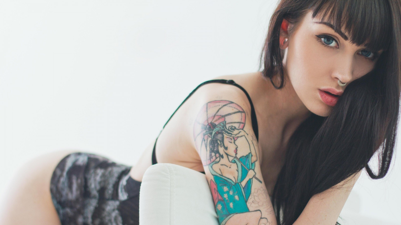ženy, model, portrét, dlouhé vlasy, bruneta, fotografování, tetování, černé vlasy, móda, černé spodní prádlo, Osoba, kůže, Arwen Suicide, kontaktní čočky, dívka, krása, oko, žena, dáma, noha, fotografie, smysl, paže, účes, portrétní fotografie, focení, hnědé vlasy, umění model, břicho, Lidské tělo, stehno