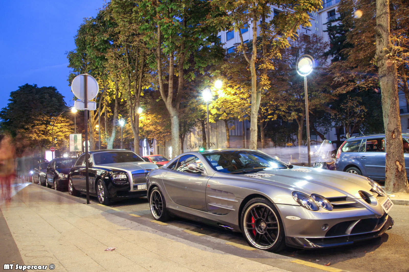 ดำ, ถนน, รถ, สีแดง, ยานพาหนะ, ถนน, supercars, อังกฤษ, เยอรมนี, Mercedes Benz, เทา, McLaren, ฤดูร้อน, ปารีส, รถสปอร์ต, รถเก๋ง, ประสิทธิภาพรถ, ซีดาน, คูเวต, 2014, เบนซ์, ต้นไม้, ปลูก, ล้อ, mt, โดย, ขอบ, ซูเปอร์คาร์, mercedes, Slr, mercedesbenz, 722, อาหรับ, วอลล์เปเปอร์คอมพิวเตอร์, ยานพาหนะบก, การออกแบบยานยนต์, รถหรู, รถหรูส่วนบุคคล, รถเมือง, mercedes benz slr mclaren, mtsupercars, KOWIT, automotive wheel system