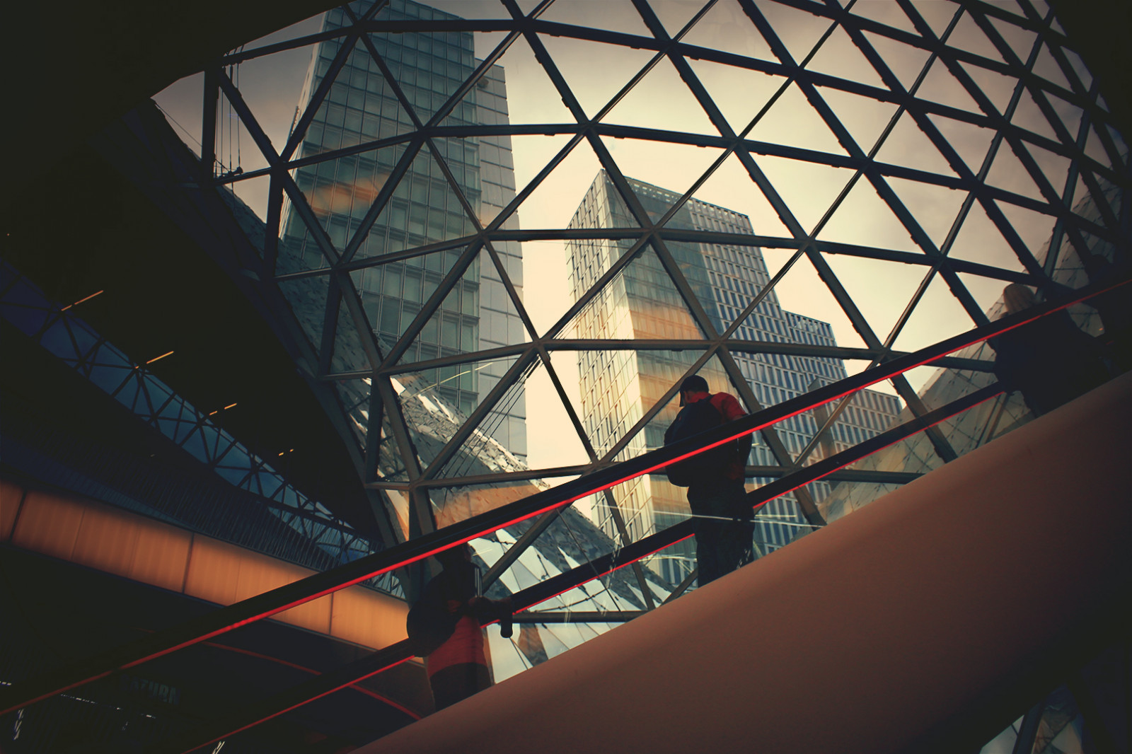 finestra, notte, architettura, costruzione, cielo, simmetria, Francoforte, grattacielo, Germania, bicchiere, Canone, Saturno, metropoli, struttura, angolo, leggero, edifici, linea, Stupefacente, eccezionale, fantastico, 1.855 millimetri, alemanha, canoneos1100d, attrazione turistica, illuminazione diurna, Deutschalnd