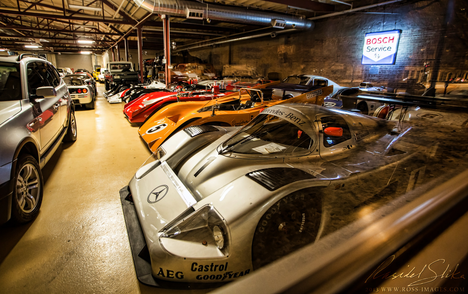 Wallpaper : McLaren, sports car, Garage, racing, performance car ...