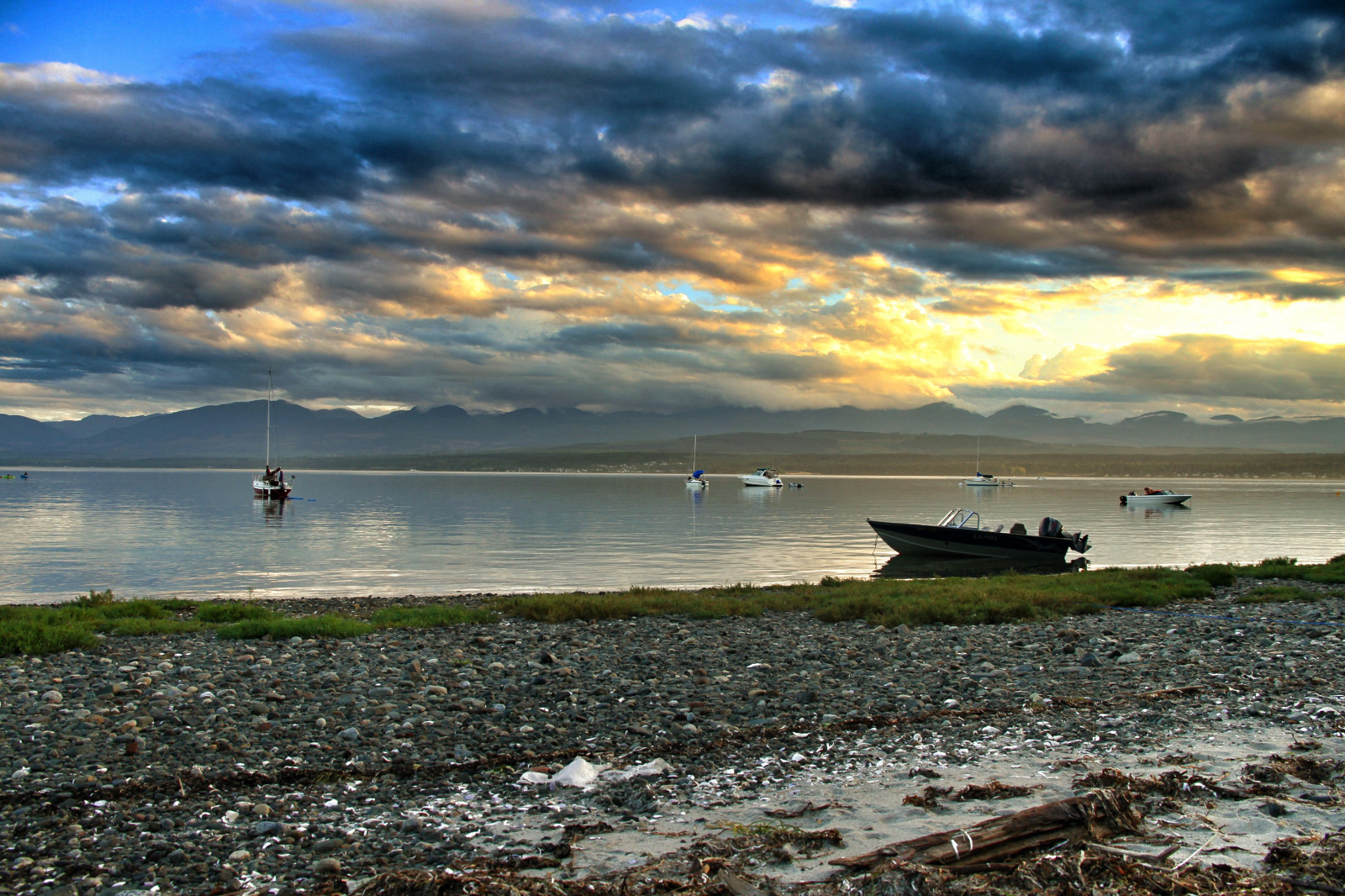 båd, solnedgang, hav, Bugt, sø, vand, kyst, afspejling, himmel, køretøj, strand, solopgang, aften, morgen, kyst, flod, horisont, Canada, ø, dal, skumring, Farao, 2014, Sky, træ, ocean, bølge, bc, loch, Comox