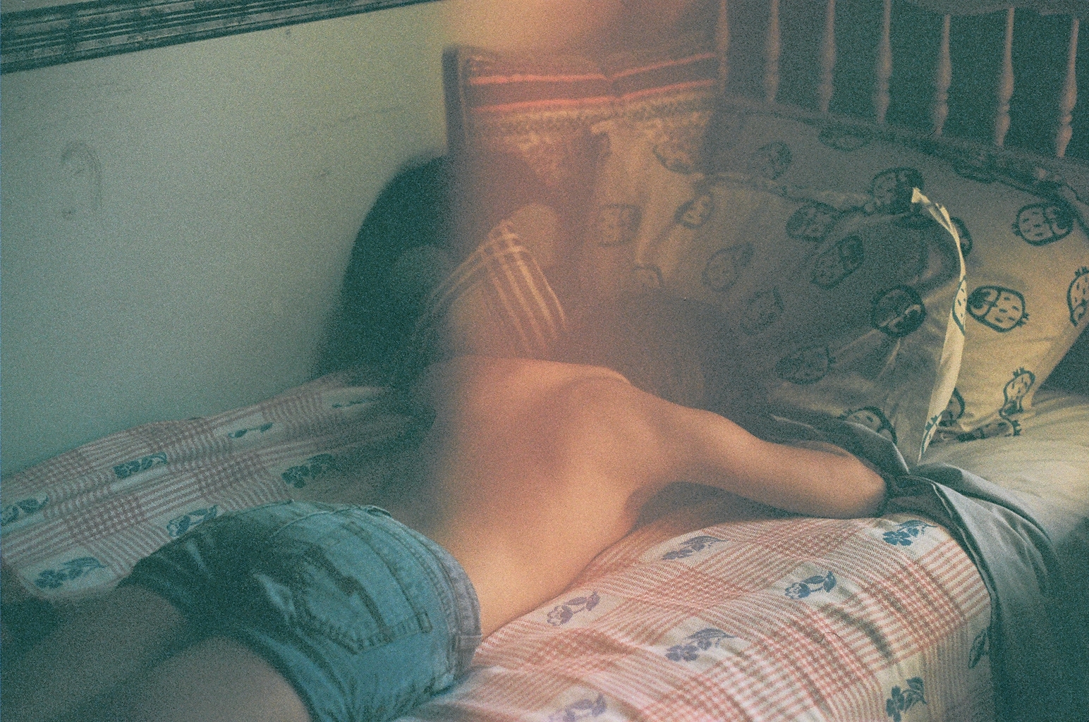 film, dívka, zadní, postel, kůže, povlečení na postel, Denim, páteř, ragazza, coperte