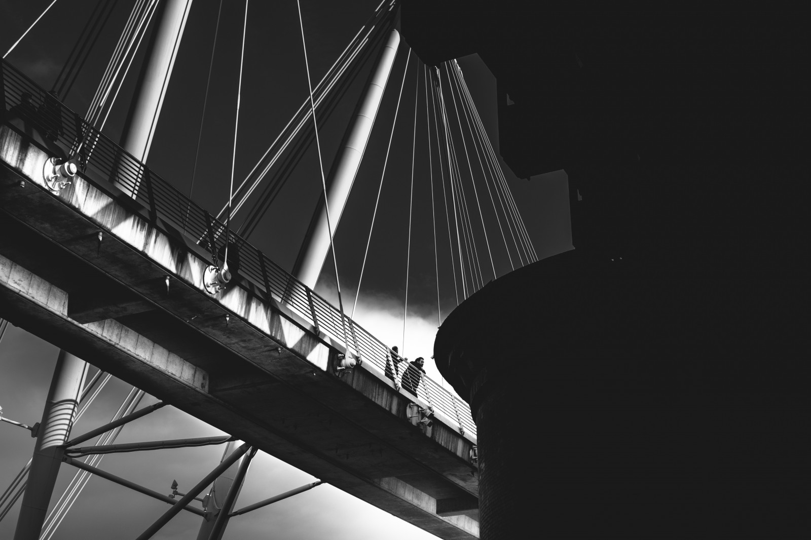 Londýn, bílý, Černá, černobílý, město, ulice, noc, architektura, městský, stín, symetrie, mrakodrap, Anglie, most, Šedá, Noir, světlo, Černý a bílý, tvar, čára, tma, ville, urbain, pont, litovat, blanc, noiretblanc, Lumiere, karetní hra, gris, londres, angleterre, Černý a bílý, monochromatické fotografování, kabel vydržel most, royaumeuni