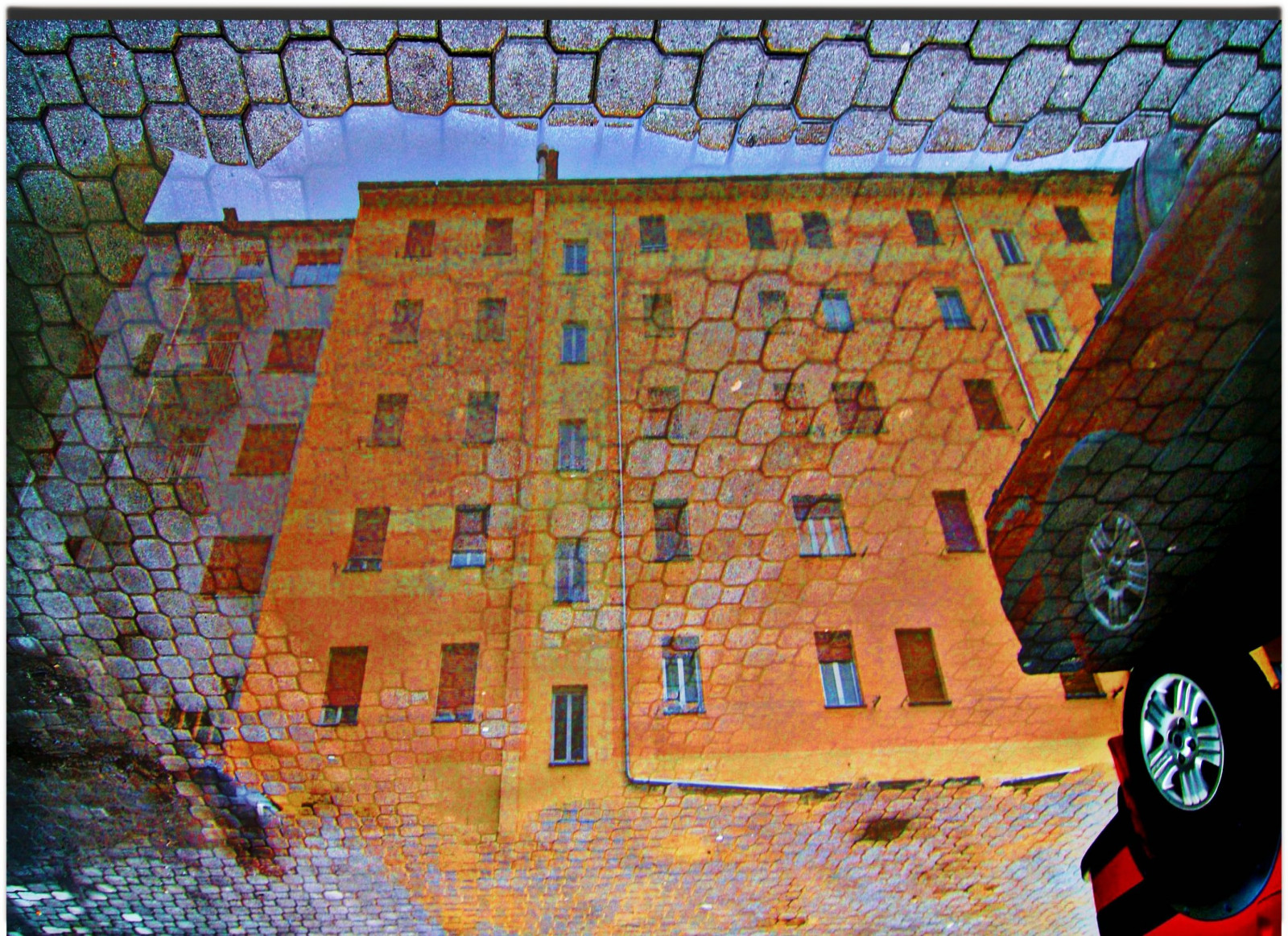 Malerei, Wasser, Auto, Gebäude, rot, Betrachtung, Mauer, Haus, Pfütze, Wandgemälde, Mosaik-, Ziegel, 2011, KUNST, Rojo, Automobil, Rosso, Abigfave, Wasser, verrotten, Acqua, Casa, Riflesso, alte Geschichte, moderne Kunst, Cairomontenotte, Pozzanghera