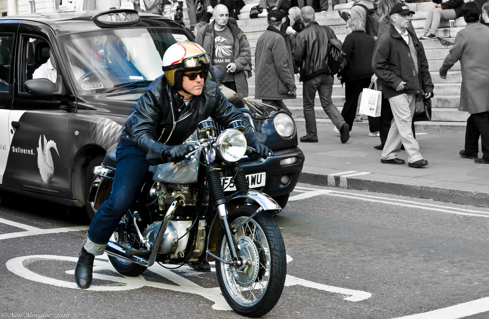 ลอนดอน, สีขาว, ดำ, ถนน, รถ, แว่นตา, รถจักรยานยนต์, ยานพาหนะ, ถนน, ถุงมือ, กางเกงยีนส์, แจ็คเก็ต, หมวกนิรภัย, แว่นตา, แท็กซี่, การจราจร, Nikon, ไดร์เวอร์, หนัง, นักขี่จักรยาน, Ducati, สหราชอาณาจักร, ชัยชนะ, นักแข่ง, สาธารณะ, ถุงมือ, เบรค, หญิงสาว, ชาย, d7000, ล้อ, สี, แข่ง, คาเฟ่, หมวก, ผู้ขับขี่, moto, ฝูงชน, ตรงไปตรงมา, ไอคอน, การพักผ่อนหย่อนใจ, neilmoraleenikon, เลน, รถจักรยานยนต์, อุปกรณ์กีฬา, ยานพาหนะบก, ยานยนต์, รถจักรยานยนต์, กลอง, โยก, bsa, นอร์ตัน, openface, จุดสี, ระบายอากาศ, colourpoping