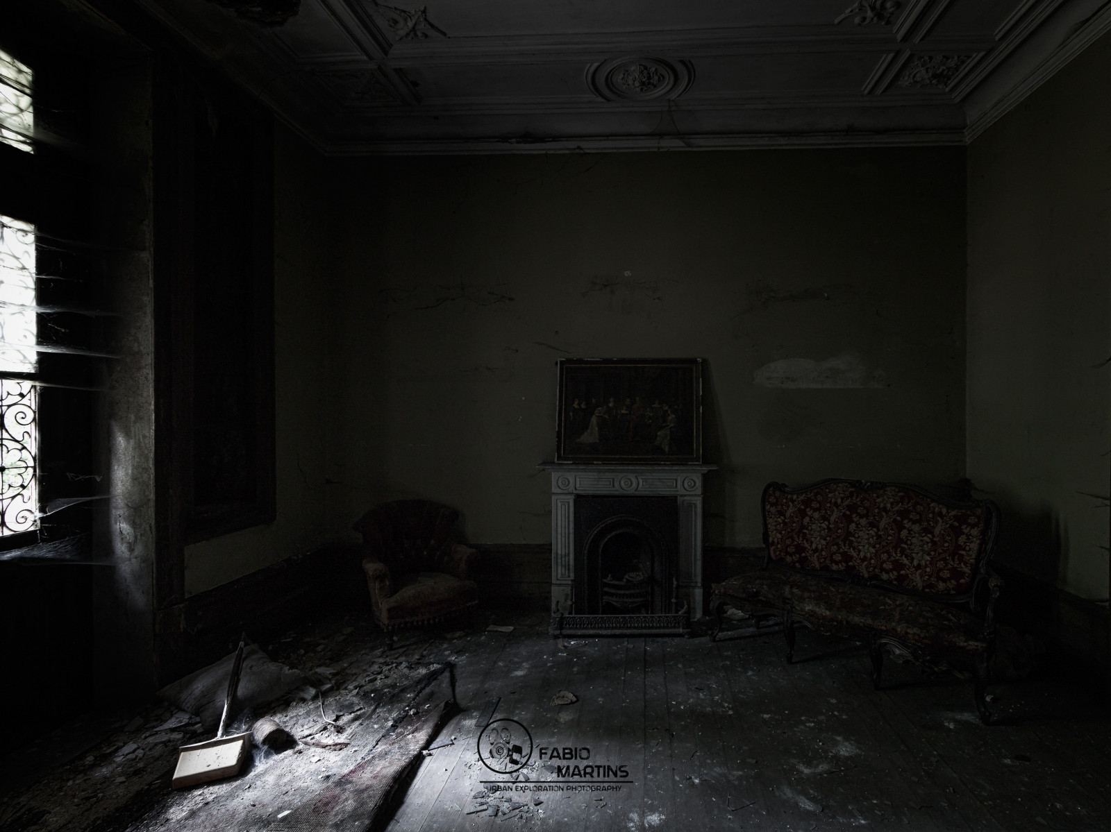 maleri, vindue, by-, forladt, skygge, træ, hus, stol, ramme, ildsted, Indretning, henfald, udforskning, Portugal, midnat, ødelagt, landdistrikterne, vinkel, lys, etage, opgive, hjem, loft, mørke, møbel, glemt, byområde, gulve, forladt