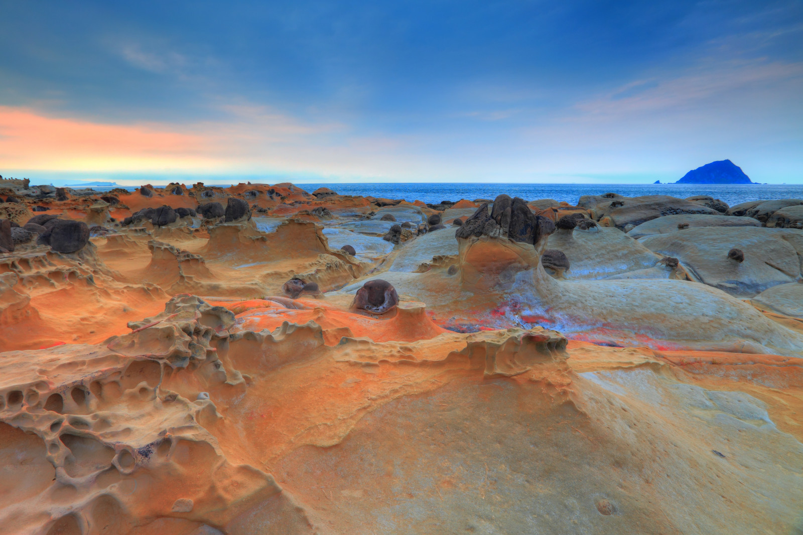 oceán, longexposure, modrý, západ slunce, nebe, oranžový, žlutý, panoráma, Kánon, ostrov, eos, skály, Taiwan, filtr, cesta, nd, 5 d, USM, Jupiter, bomby, grad, sopečný, ef, HDR, Fosílie, cpl, Keelung, Pokračuje, rockformation, Eroze, 1635mm, 3XP, Hepingdao, Photomatix, f28l, 1635mmf28, ndgrad, detailenhancer, canonef1635mmf28liiusm, canoneos5dmarkii, 5d2, magicalskies, 5dmark2