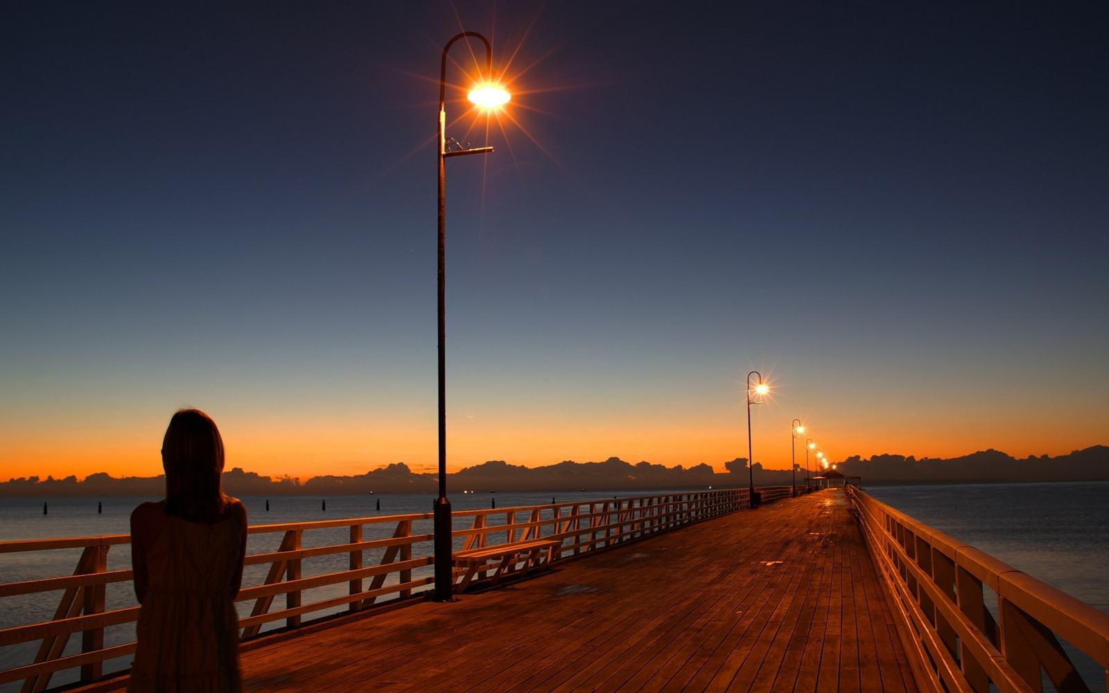 slunečnímu záření, pouliční osvětlení, západ slunce, moře, noc, Příroda, nebe, svítání, večer, ráno, věž, pobřeží, slunce, horizont, molo, soumrak, světlo, svítání, osvětlení, 2560x1600 px, odlesk, svítidlo