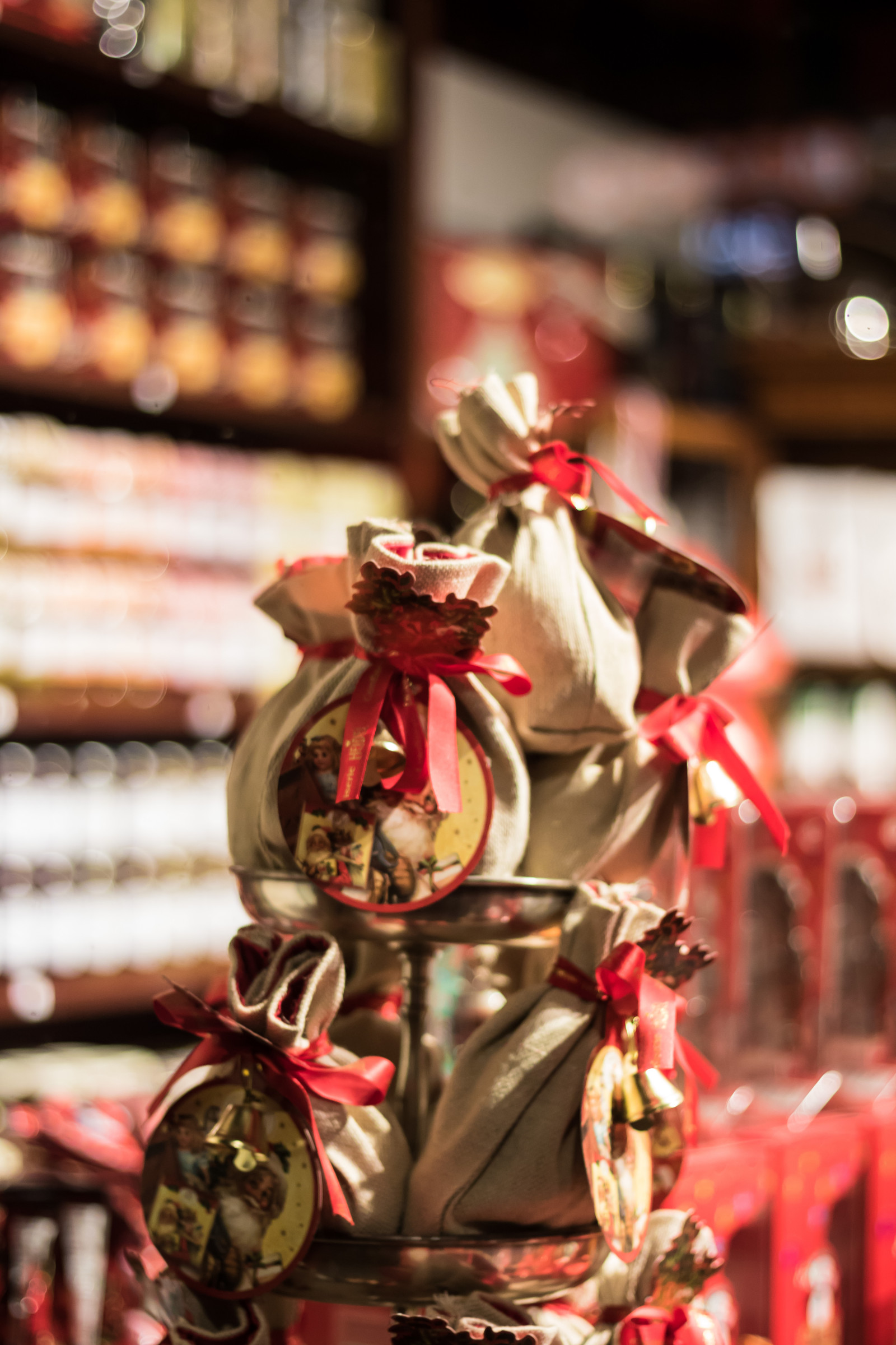 nat, rød, blomst, festival, malmø, gatufoto, nightphotography, natt, om natten, exif model canoneos760d, geocountry, kamera gør kanon, geocity, kameramodel canoneos760d, geostate, geolocation, exif gøre kanon, exif focallength 50mm, exif linse ef50mmf18stm, exif åbning 20, exif isospeed 640, streetphotography, nattfotografering, displaywindow, skyltf NSTER, tradition