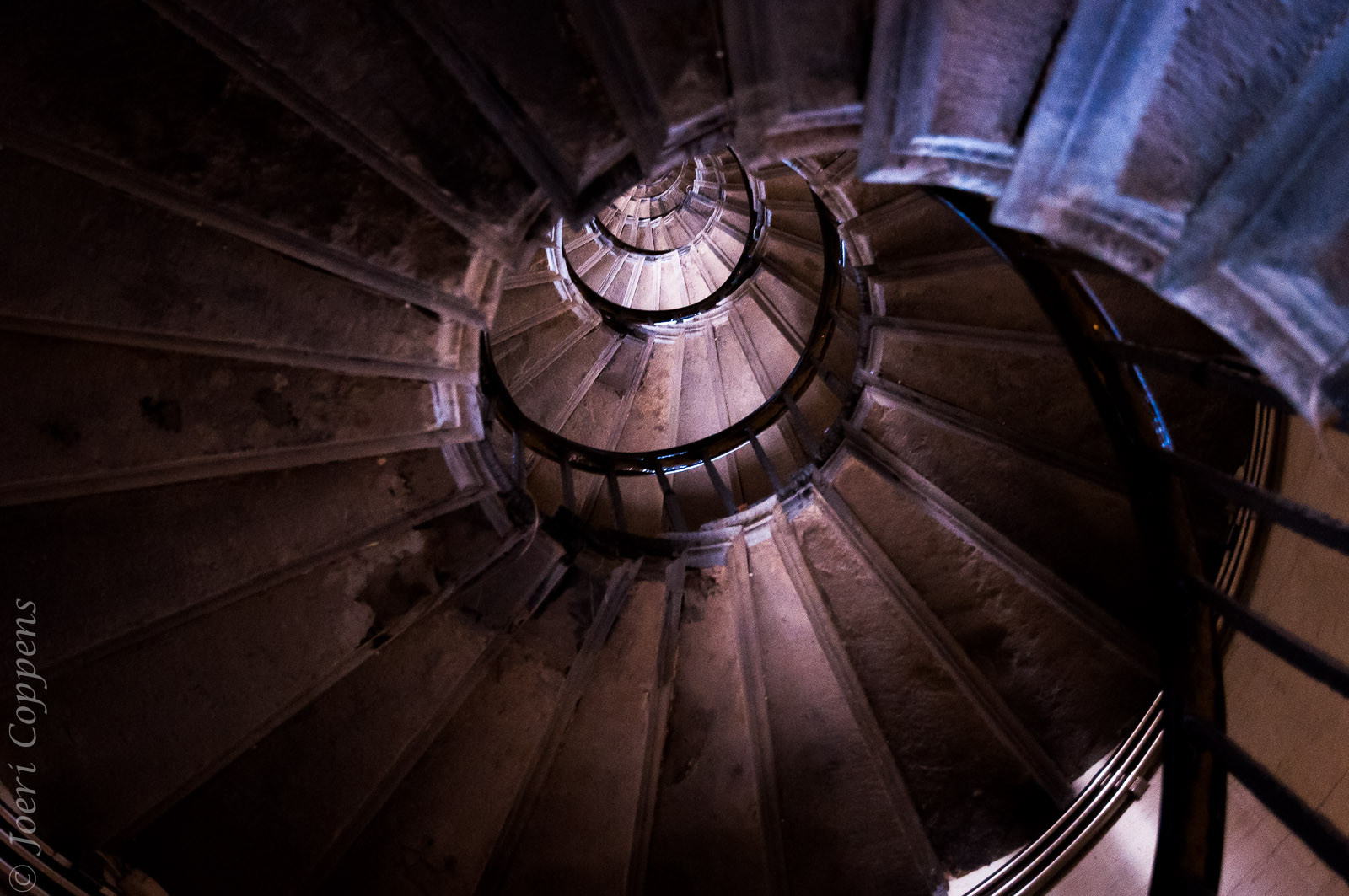 Londýn, spirála, dřevo, římský, sloupec, kruh, Nikon, kámen, schodiště, schody, Spojené království, kroky, památník, úhel, světlo, slabé světlo, NIKKOR, tma, 311, greatbritain, D5000, 1685mm, denní osvětlení, bod zmizení, Doric, Charles Dickens, 1666, 1677, 1671, Martinchuzzlewit, Monumenttothegreatfireoflondon, Romandoriccolumn, stock photography