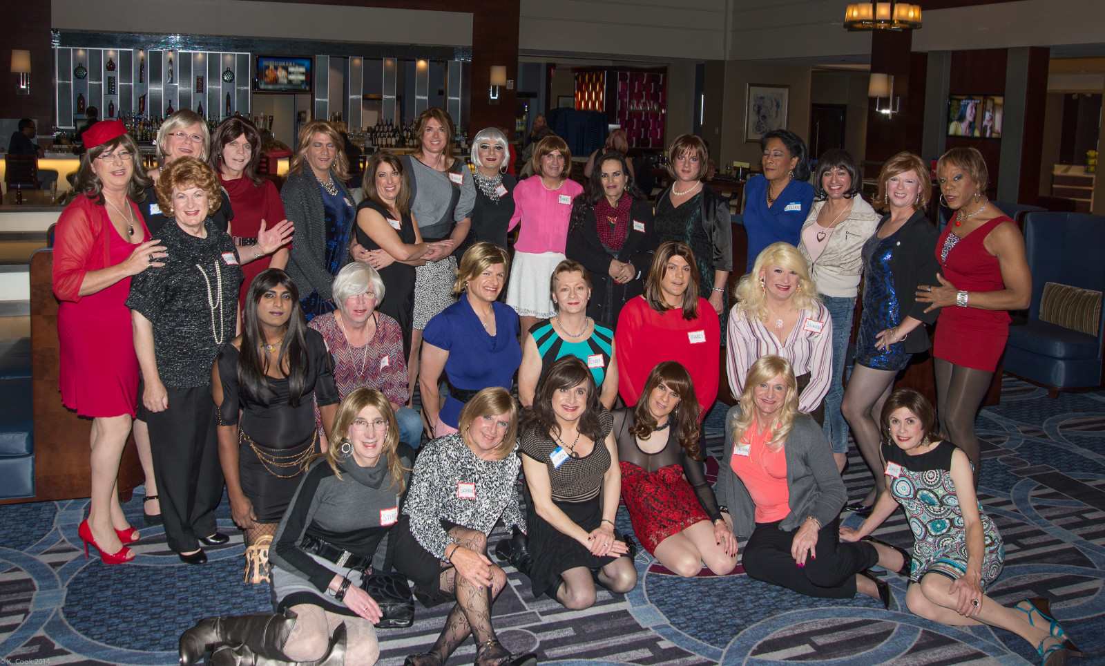 minišaty, punčocháče, lodičky, publikum, spandex, událost, Crossdress, Společenství, lycra, oslava, zábava, dav, s, vysoké podpatky, bodce, sociální skupina, tgirl, tg, peplum, stilettoheels, sexypumps, opentoepumps, stilettopumps, peeptoepumps, platformpumps, Tstrapumpps